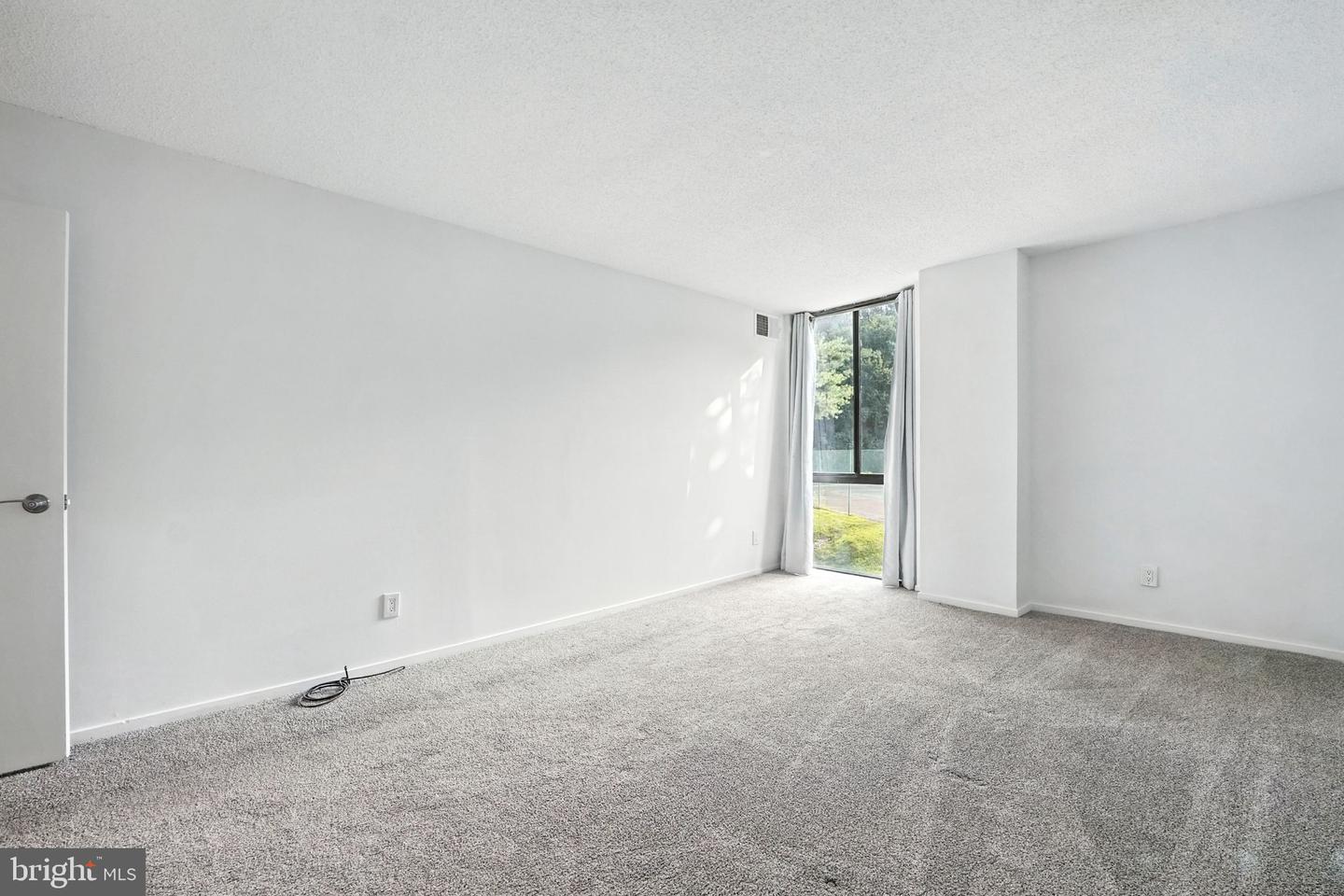 2311 PIMMIT DR #106, FALLS CHURCH, Virginia 22043, 1 Bedroom Bedrooms, ,1 BathroomBathrooms,Residential,For sale,2311 PIMMIT DR #106,VAFX2259154 MLS # VAFX2259154