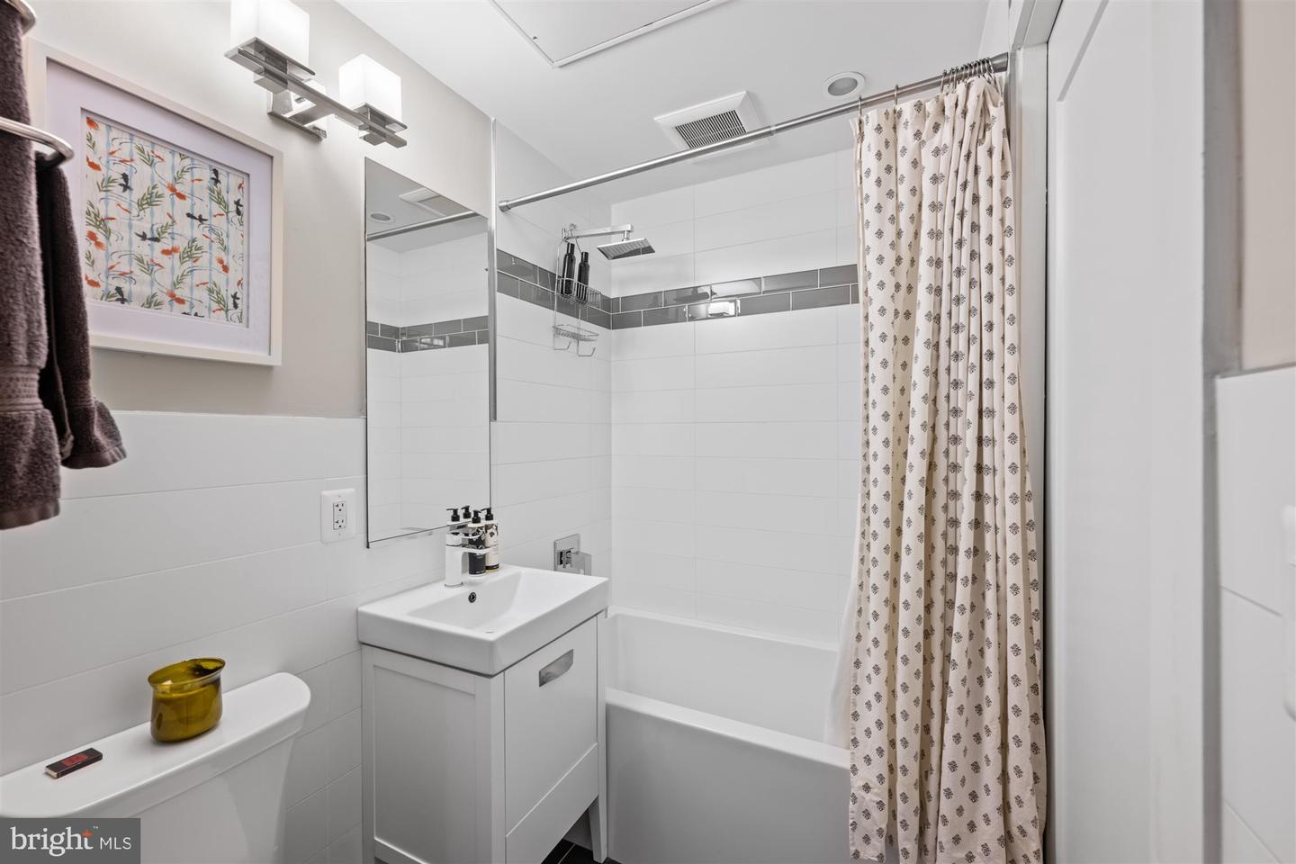 1337 K ST SE #101, WASHINGTON, District Of Columbia 20003, 2 Bedrooms Bedrooms, ,2 BathroomsBathrooms,Residential,For sale,1337 K ST SE #101,DCDC2213504 MLS # DCDC2213504