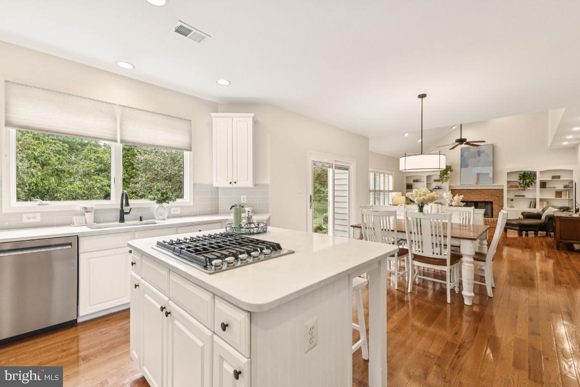 43534 HYLAND HILLS ST, CHANTILLY, Virginia 20152, 4 Bedrooms Bedrooms, ,3 BathroomsBathrooms,Residential,For sale,43534 HYLAND HILLS ST,VALO2103818 MLS # VALO2103818