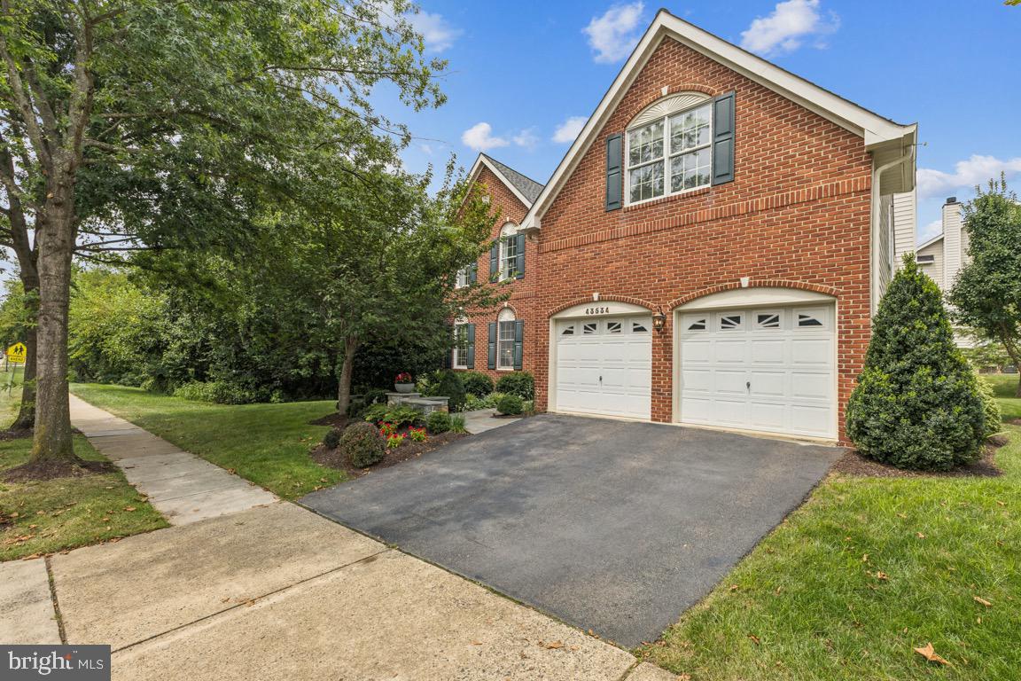 43534 HYLAND HILLS ST, CHANTILLY, Virginia 20152, 4 Bedrooms Bedrooms, ,3 BathroomsBathrooms,Residential,For sale,43534 HYLAND HILLS ST,VALO2103818 MLS # VALO2103818