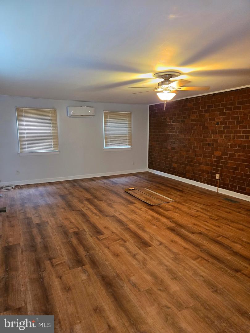 1008 N ROOSEVELT ST, ARLINGTON, Virginia 22205, 3 Bedrooms Bedrooms, ,2 BathroomsBathrooms,Residential,For sale,1008 N ROOSEVELT ST,VAAR2061840 MLS # VAAR2061840