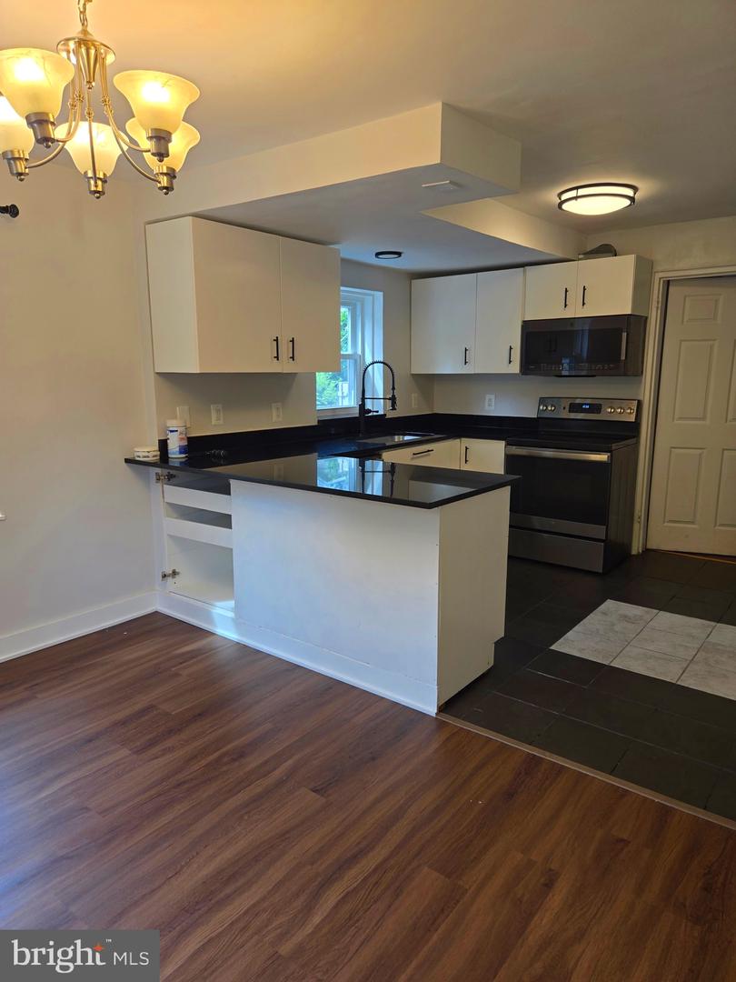1008 N ROOSEVELT ST, ARLINGTON, Virginia 22205, 3 Bedrooms Bedrooms, ,2 BathroomsBathrooms,Residential,For sale,1008 N ROOSEVELT ST,VAAR2061840 MLS # VAAR2061840