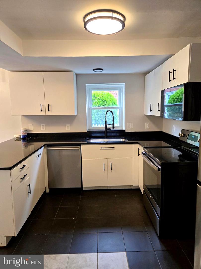 1008 N ROOSEVELT ST, ARLINGTON, Virginia 22205, 3 Bedrooms Bedrooms, ,2 BathroomsBathrooms,Residential,For sale,1008 N ROOSEVELT ST,VAAR2061840 MLS # VAAR2061840