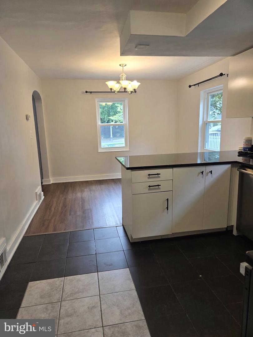 1008 N ROOSEVELT ST, ARLINGTON, Virginia 22205, 3 Bedrooms Bedrooms, ,2 BathroomsBathrooms,Residential,For sale,1008 N ROOSEVELT ST,VAAR2061840 MLS # VAAR2061840