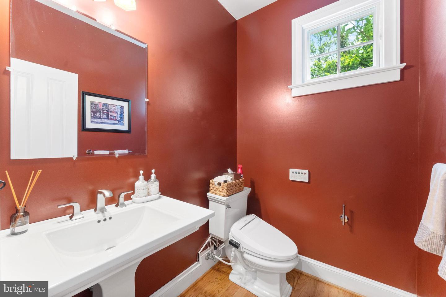 516 CENTER ST S, VIENNA, Virginia 22180, 5 Bedrooms Bedrooms, ,4 BathroomsBathrooms,Residential,For sale,516 CENTER ST S,VAFX2259356 MLS # VAFX2259356