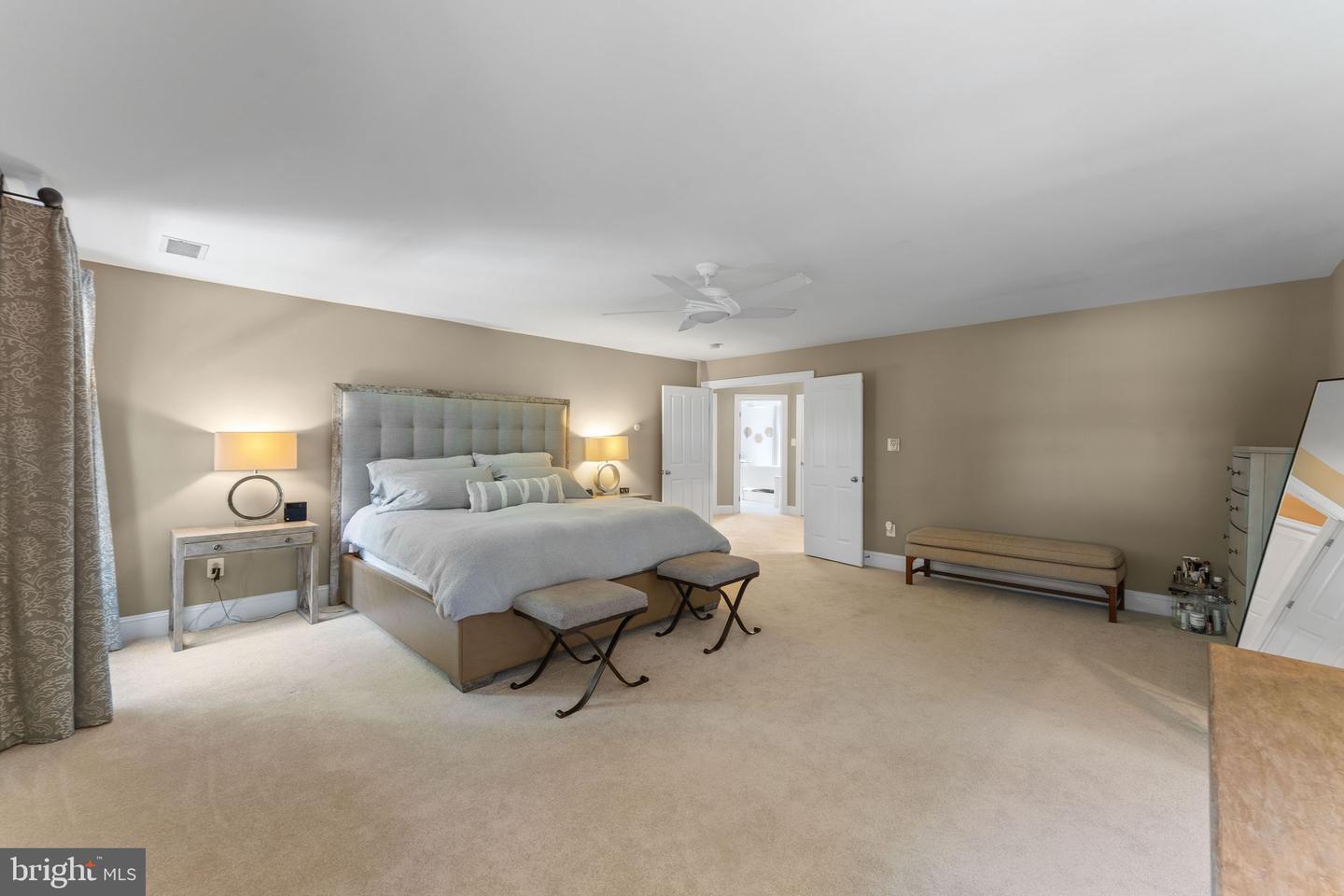516 CENTER ST S, VIENNA, Virginia 22180, 5 Bedrooms Bedrooms, ,4 BathroomsBathrooms,Residential,For sale,516 CENTER ST S,VAFX2259356 MLS # VAFX2259356