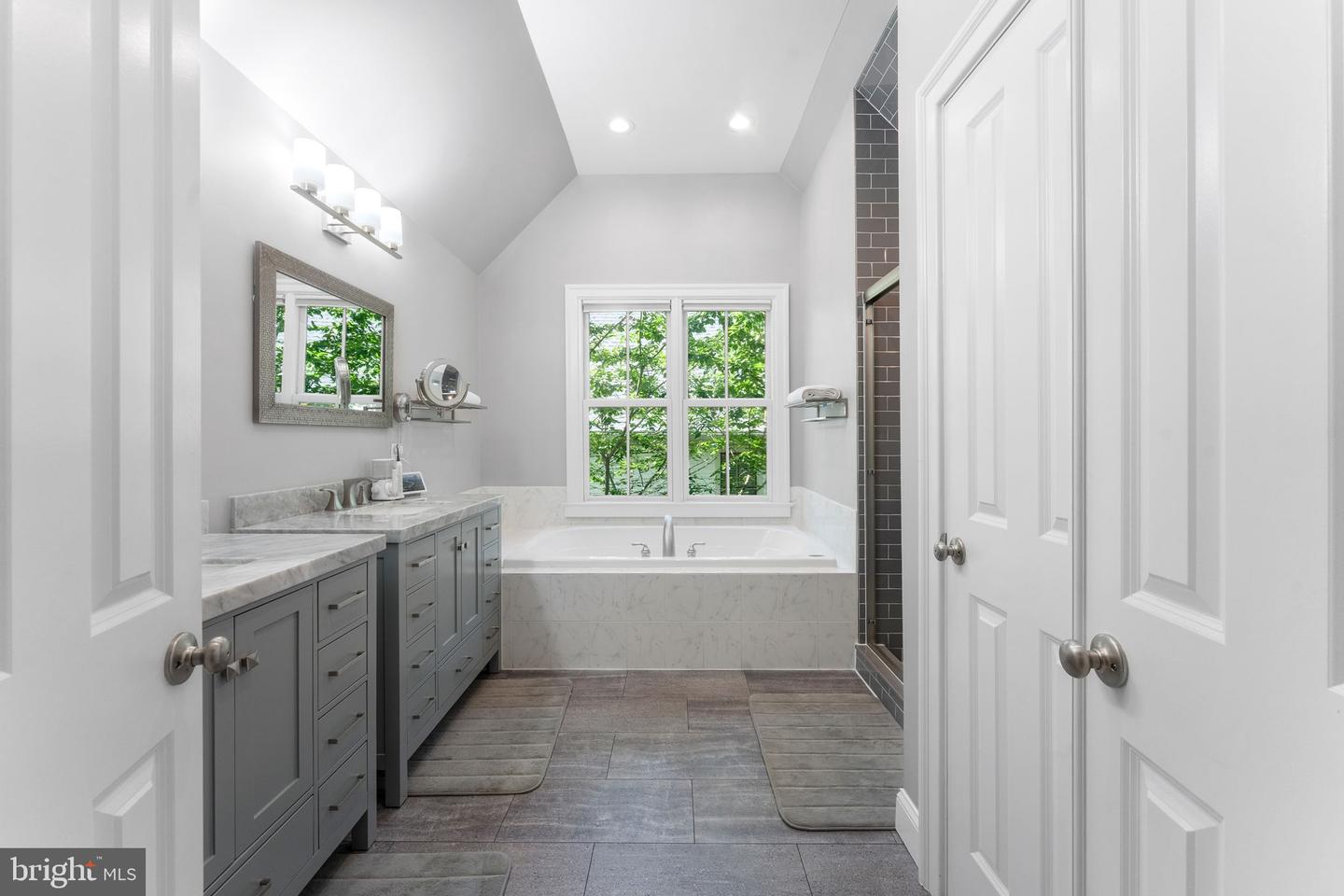 516 CENTER ST S, VIENNA, Virginia 22180, 5 Bedrooms Bedrooms, ,4 BathroomsBathrooms,Residential,For sale,516 CENTER ST S,VAFX2259356 MLS # VAFX2259356
