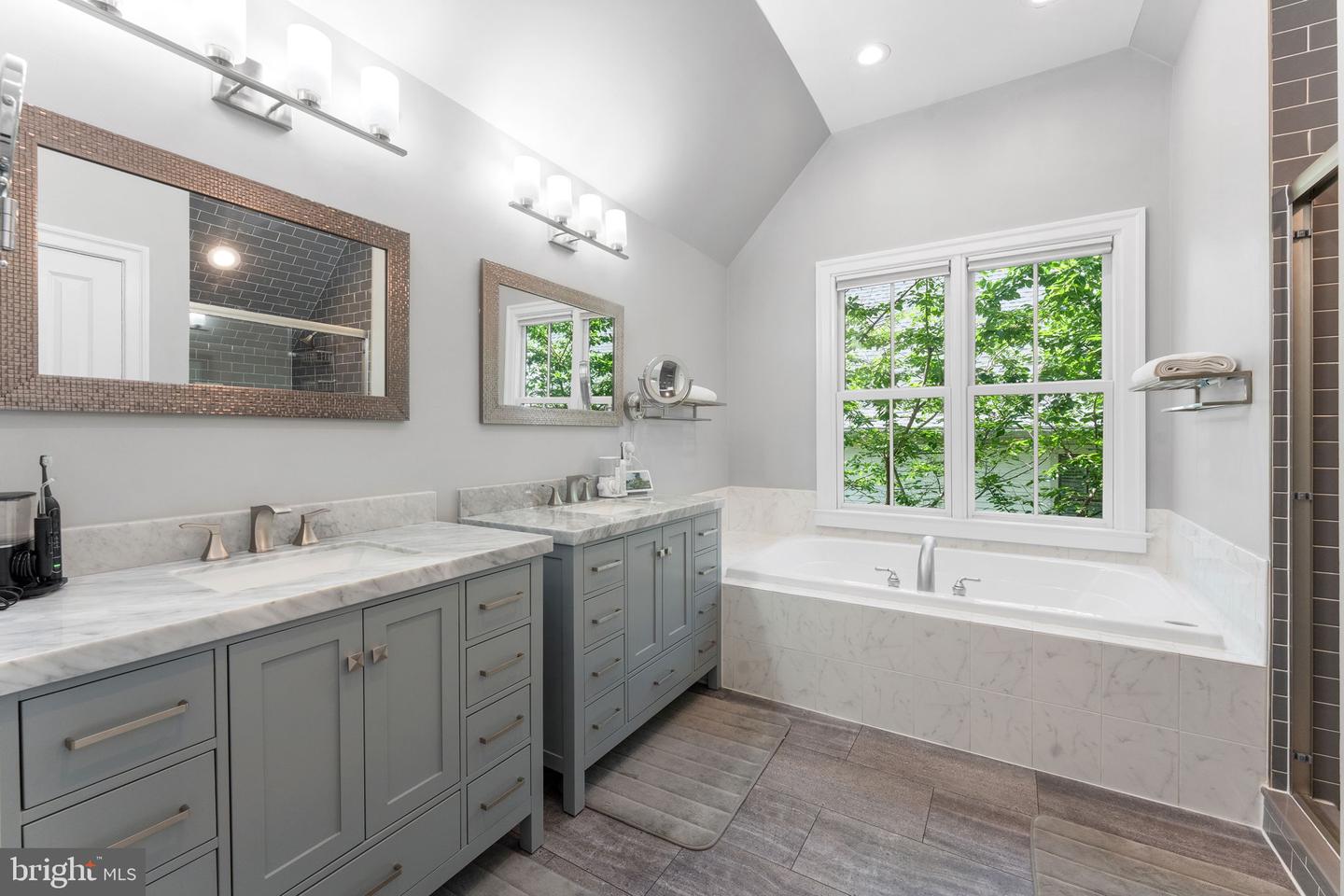 516 CENTER ST S, VIENNA, Virginia 22180, 5 Bedrooms Bedrooms, ,4 BathroomsBathrooms,Residential,For sale,516 CENTER ST S,VAFX2259356 MLS # VAFX2259356