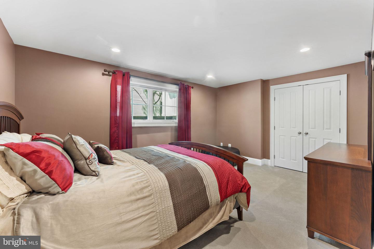 516 CENTER ST S, VIENNA, Virginia 22180, 5 Bedrooms Bedrooms, ,4 BathroomsBathrooms,Residential,For sale,516 CENTER ST S,VAFX2259356 MLS # VAFX2259356