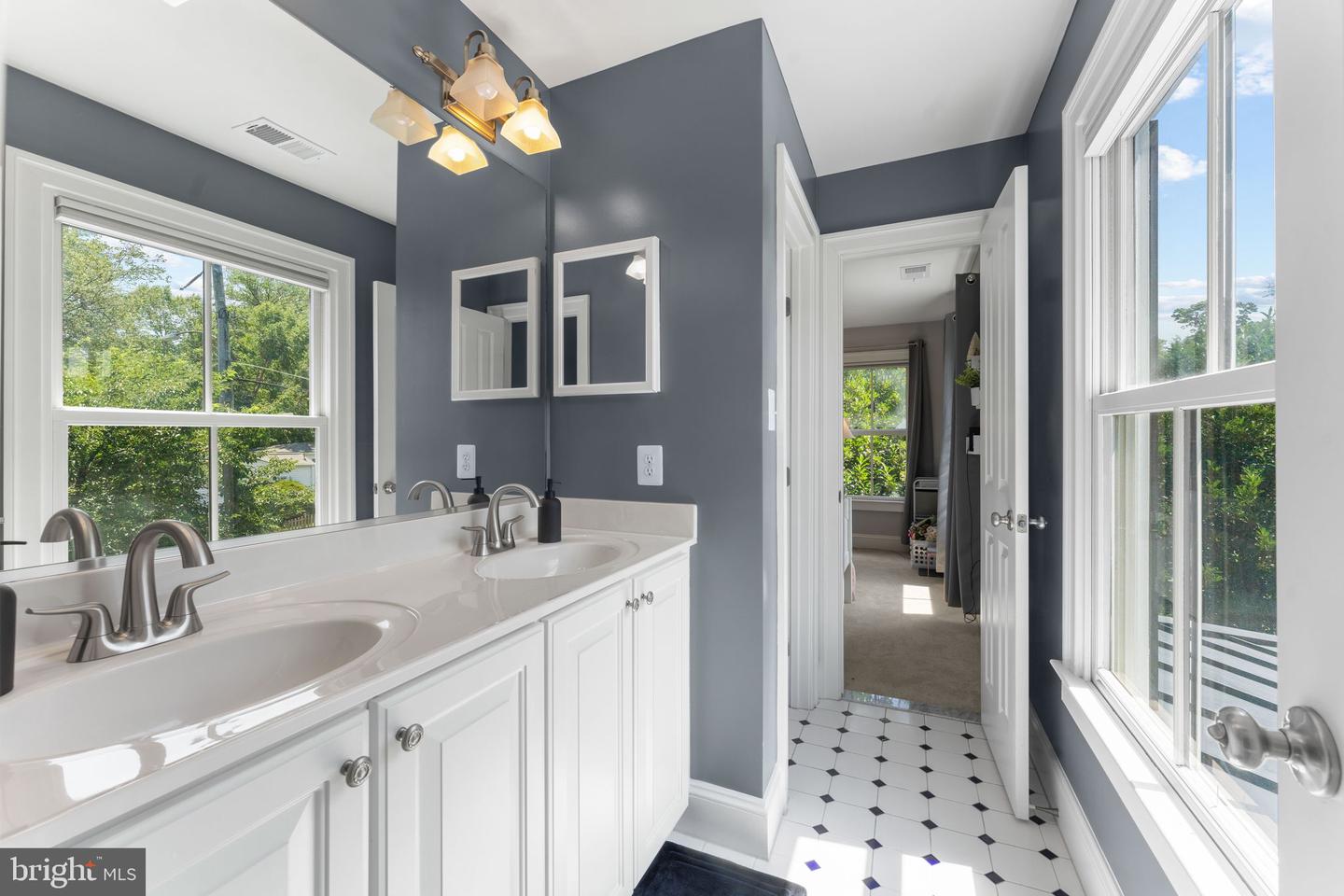 516 CENTER ST S, VIENNA, Virginia 22180, 5 Bedrooms Bedrooms, ,4 BathroomsBathrooms,Residential,For sale,516 CENTER ST S,VAFX2259356 MLS # VAFX2259356