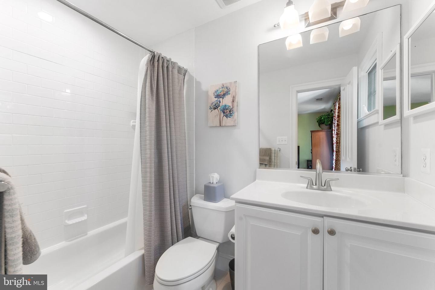 516 CENTER ST S, VIENNA, Virginia 22180, 5 Bedrooms Bedrooms, ,4 BathroomsBathrooms,Residential,For sale,516 CENTER ST S,VAFX2259356 MLS # VAFX2259356