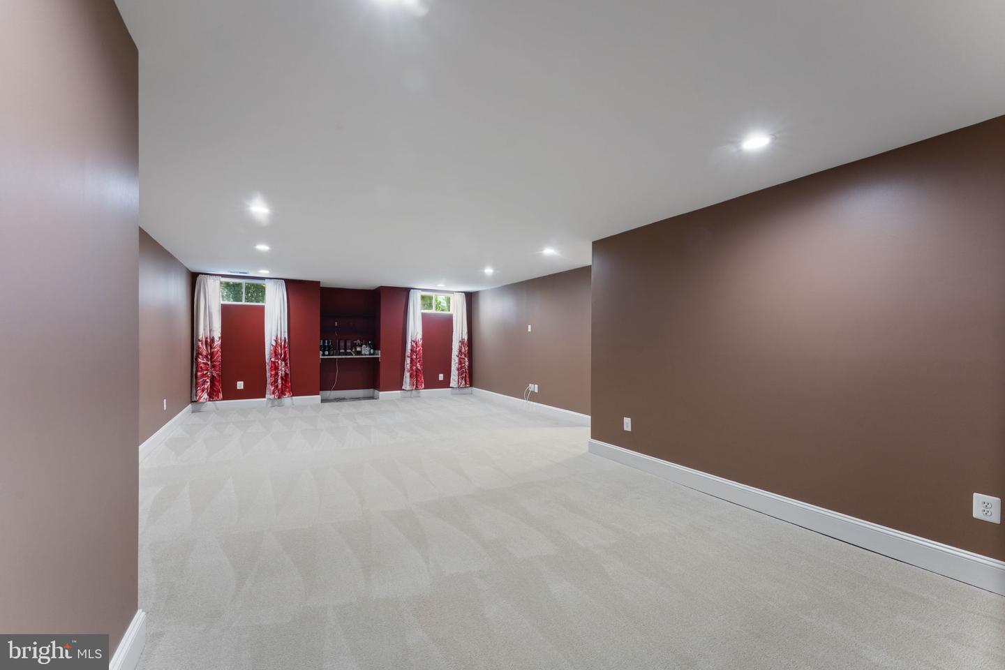 516 CENTER ST S, VIENNA, Virginia 22180, 5 Bedrooms Bedrooms, ,4 BathroomsBathrooms,Residential,For sale,516 CENTER ST S,VAFX2259356 MLS # VAFX2259356