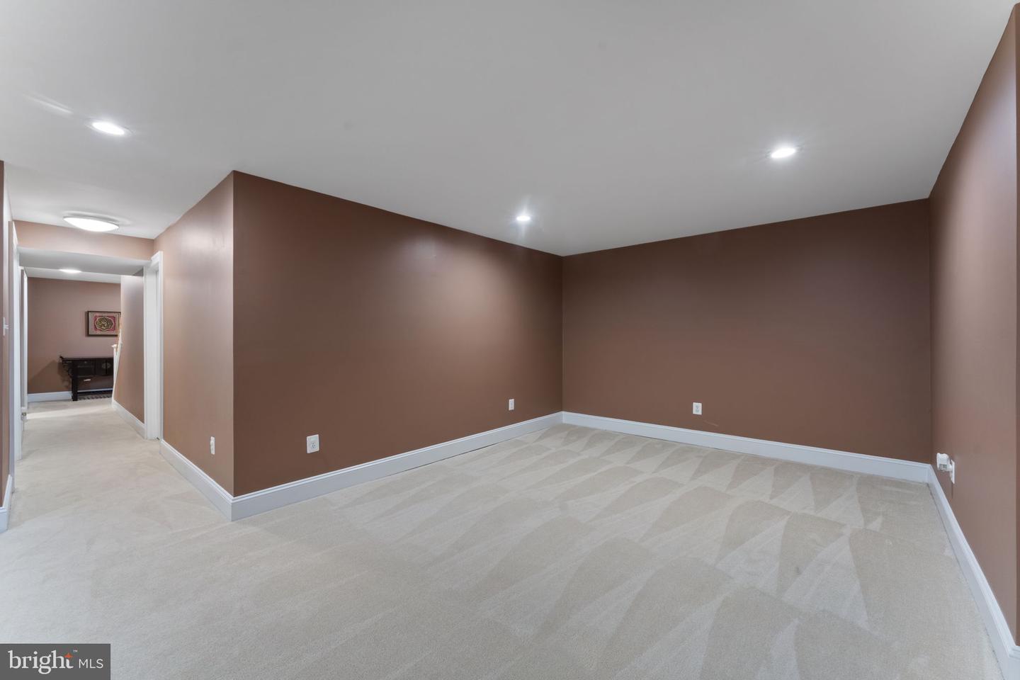 516 CENTER ST S, VIENNA, Virginia 22180, 5 Bedrooms Bedrooms, ,4 BathroomsBathrooms,Residential,For sale,516 CENTER ST S,VAFX2259356 MLS # VAFX2259356