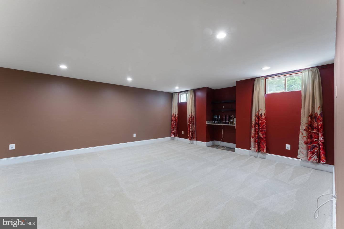 516 CENTER ST S, VIENNA, Virginia 22180, 5 Bedrooms Bedrooms, ,4 BathroomsBathrooms,Residential,For sale,516 CENTER ST S,VAFX2259356 MLS # VAFX2259356