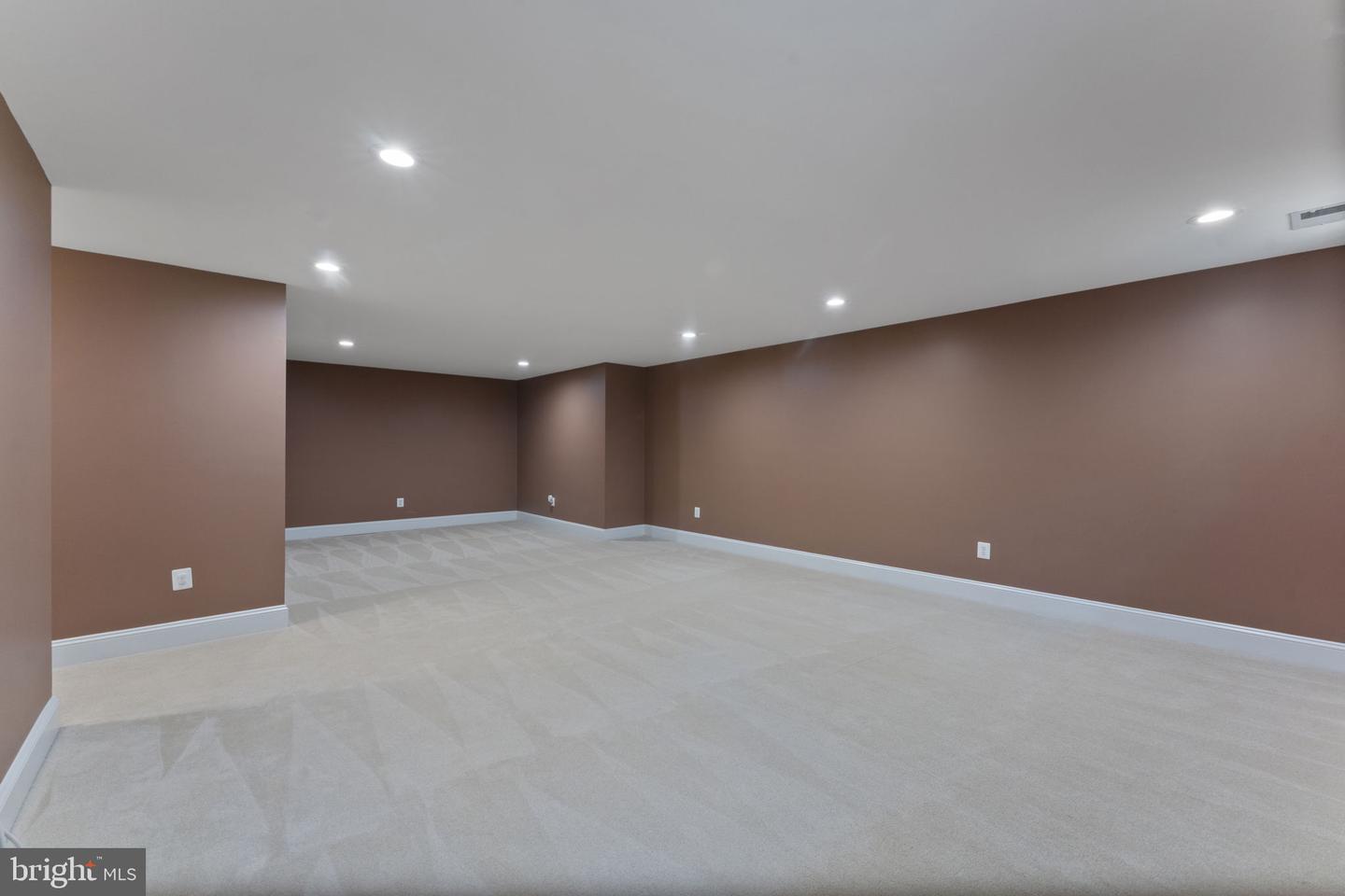 516 CENTER ST S, VIENNA, Virginia 22180, 5 Bedrooms Bedrooms, ,4 BathroomsBathrooms,Residential,For sale,516 CENTER ST S,VAFX2259356 MLS # VAFX2259356