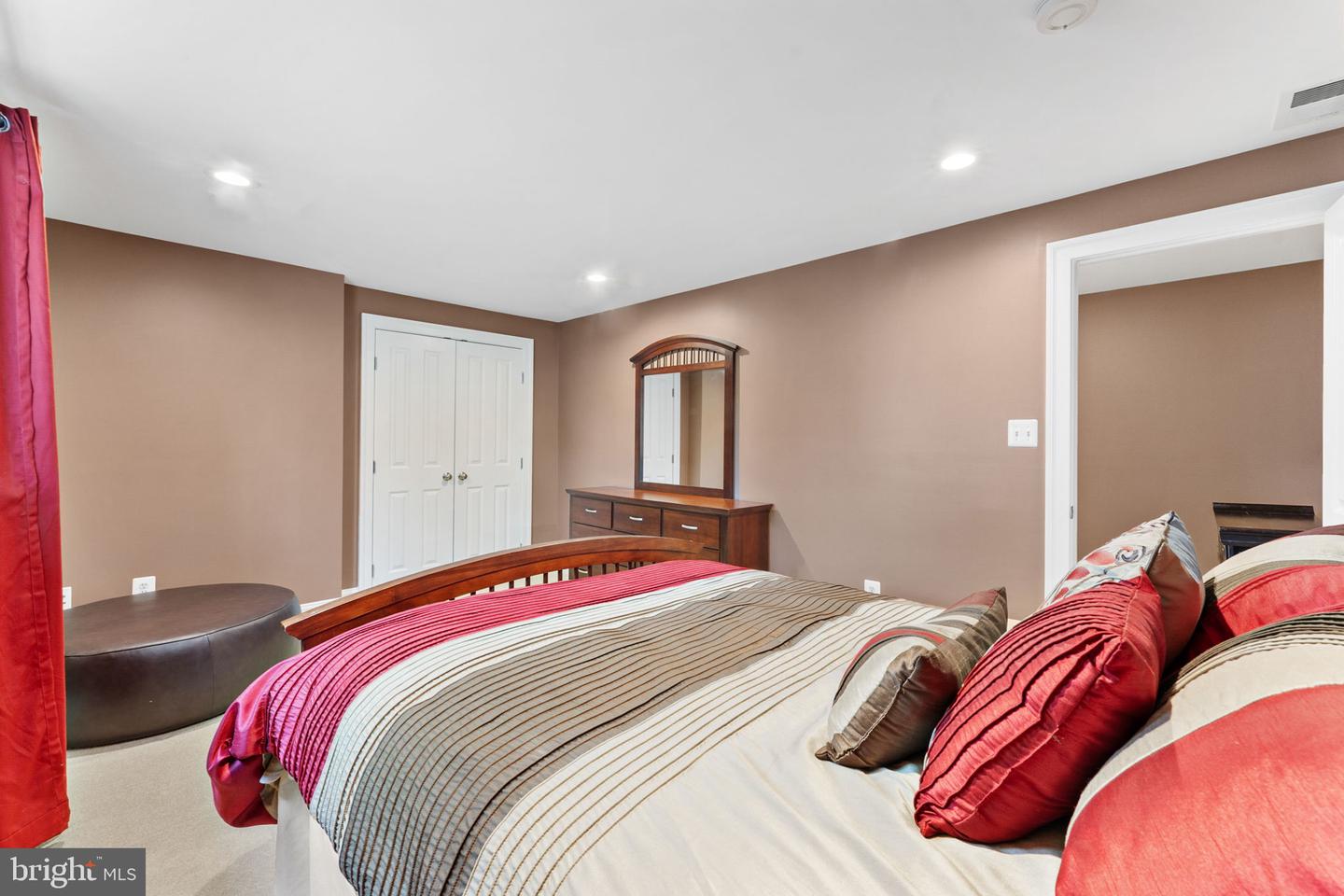 516 CENTER ST S, VIENNA, Virginia 22180, 5 Bedrooms Bedrooms, ,4 BathroomsBathrooms,Residential,For sale,516 CENTER ST S,VAFX2259356 MLS # VAFX2259356