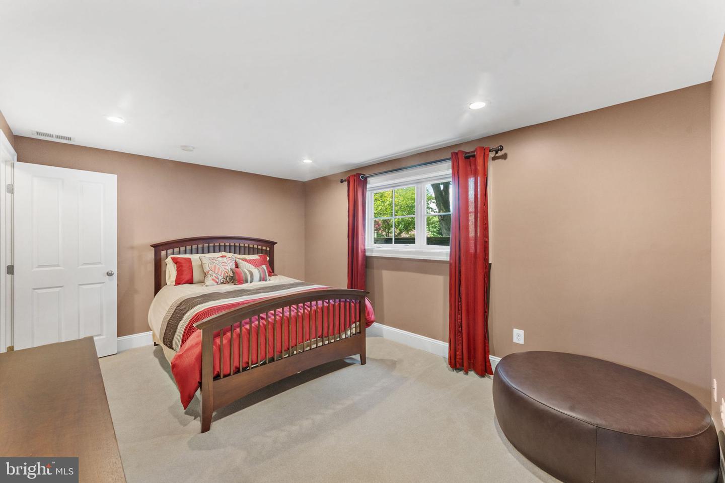 516 CENTER ST S, VIENNA, Virginia 22180, 5 Bedrooms Bedrooms, ,4 BathroomsBathrooms,Residential,For sale,516 CENTER ST S,VAFX2259356 MLS # VAFX2259356