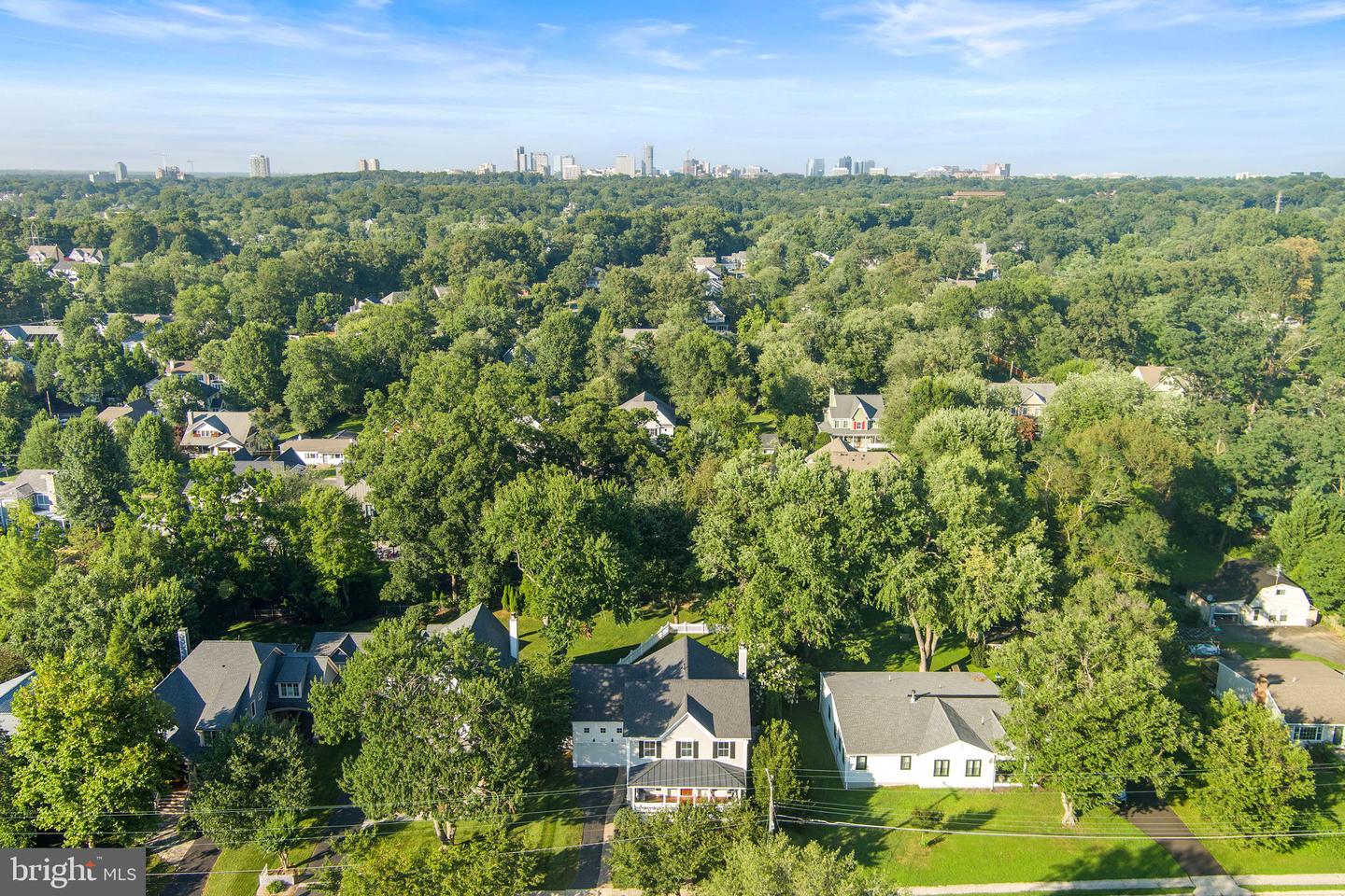 516 CENTER ST S, VIENNA, Virginia 22180, 5 Bedrooms Bedrooms, ,4 BathroomsBathrooms,Residential,For sale,516 CENTER ST S,VAFX2259356 MLS # VAFX2259356