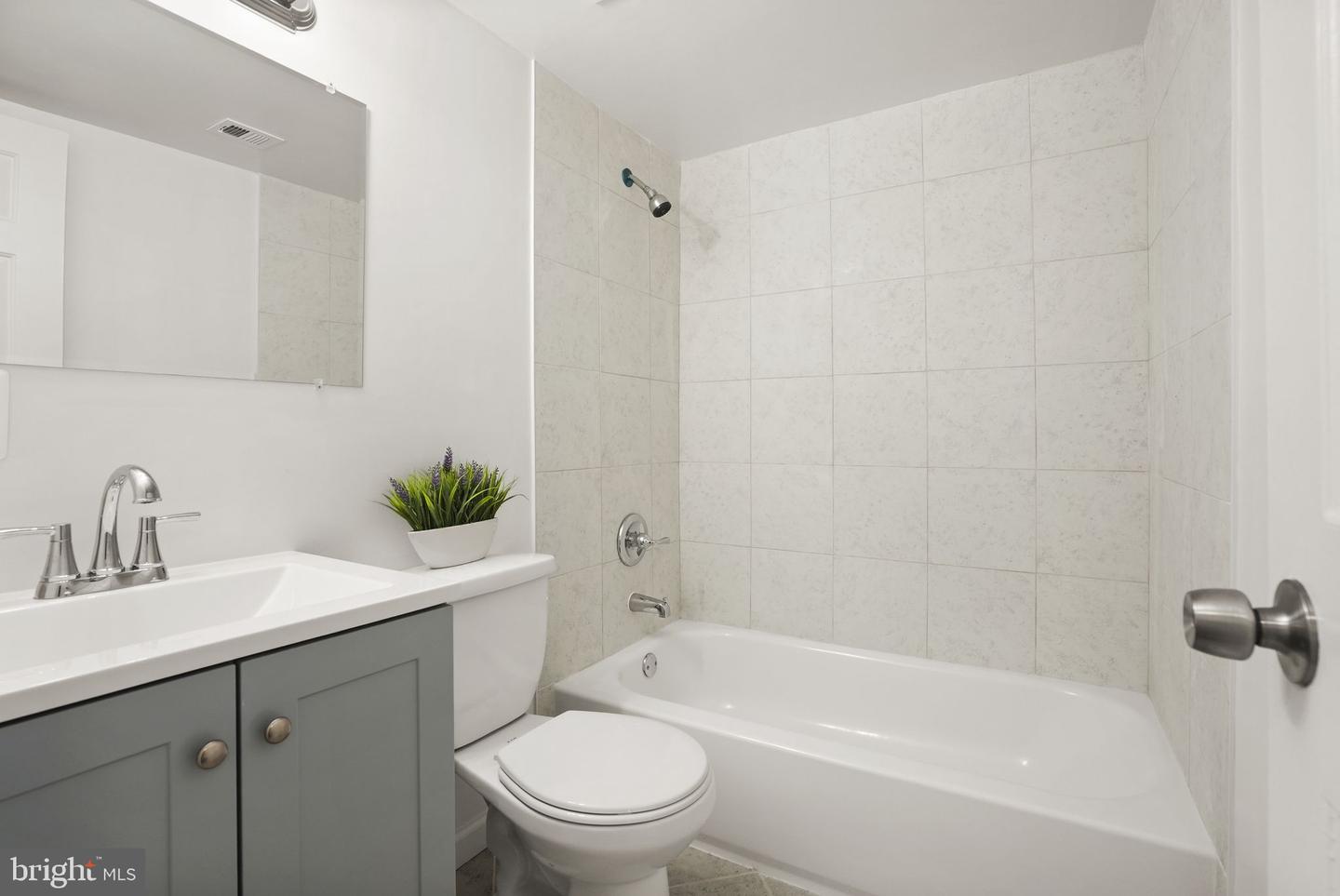 4211 AMERICANA DR #102, ANNANDALE, Virginia 22003, 2 Bedrooms Bedrooms, ,1 BathroomBathrooms,Residential,For sale,4211 AMERICANA DR #102,VAFX2259376 MLS # VAFX2259376