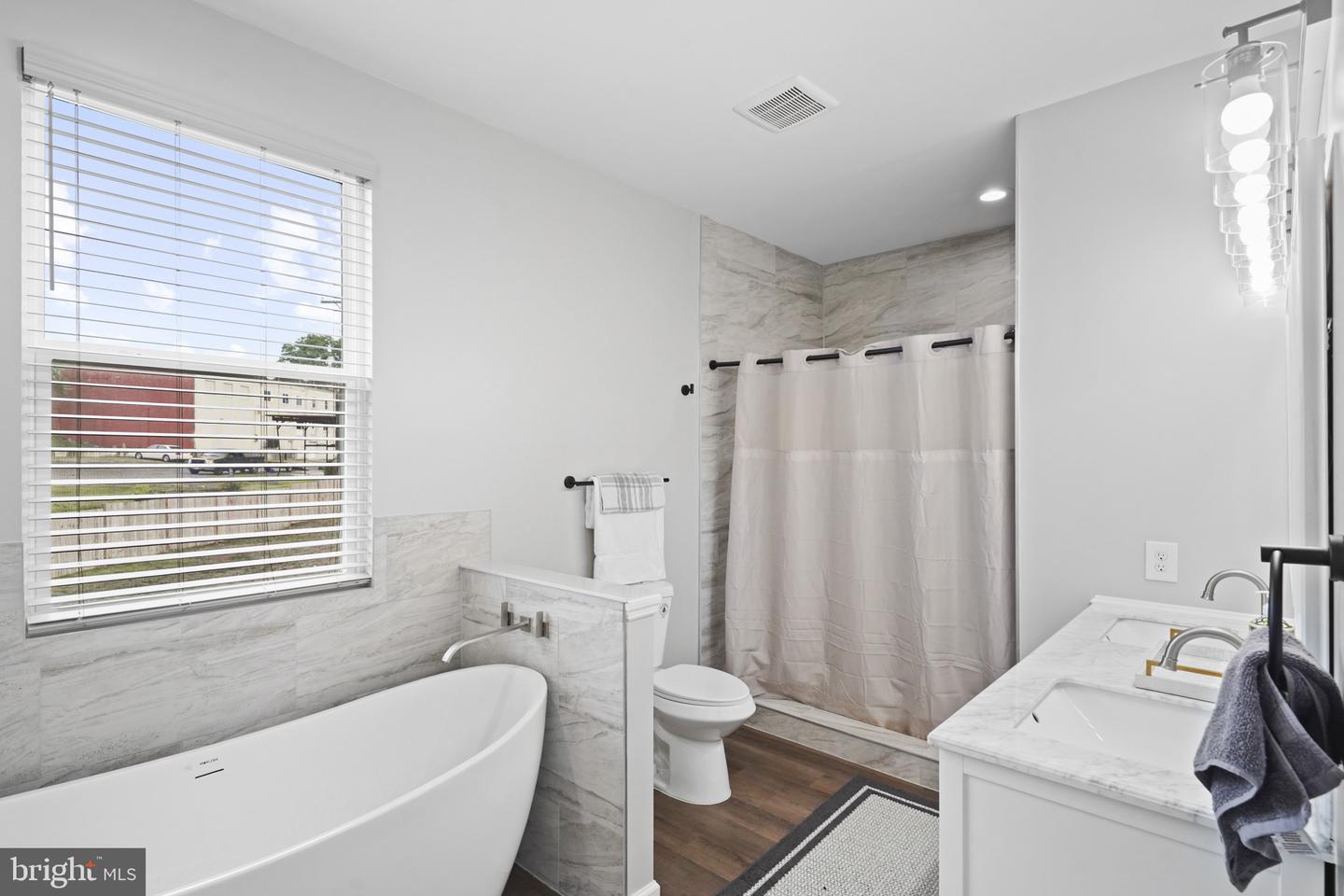 8321 MAPLEWOOD DR, MANASSAS, Virginia 20111, 4 Bedrooms Bedrooms, ,3 BathroomsBathrooms,Residential,For sale,8321 MAPLEWOOD DR,VAPW2100794 MLS # VAPW2100794