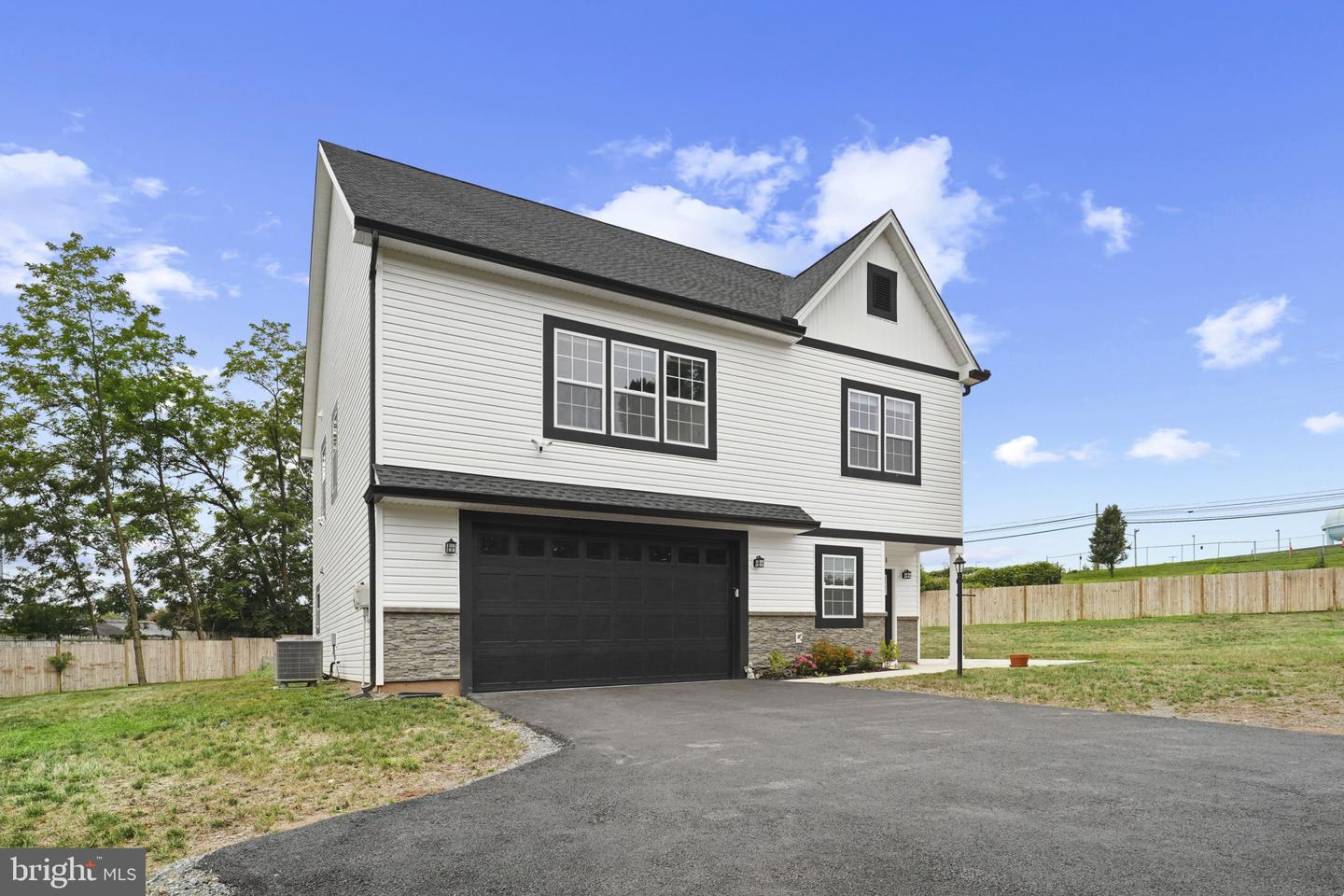 8321 MAPLEWOOD DR, MANASSAS, Virginia 20111, 4 Bedrooms Bedrooms, ,3 BathroomsBathrooms,Residential,For sale,8321 MAPLEWOOD DR,VAPW2100794 MLS # VAPW2100794