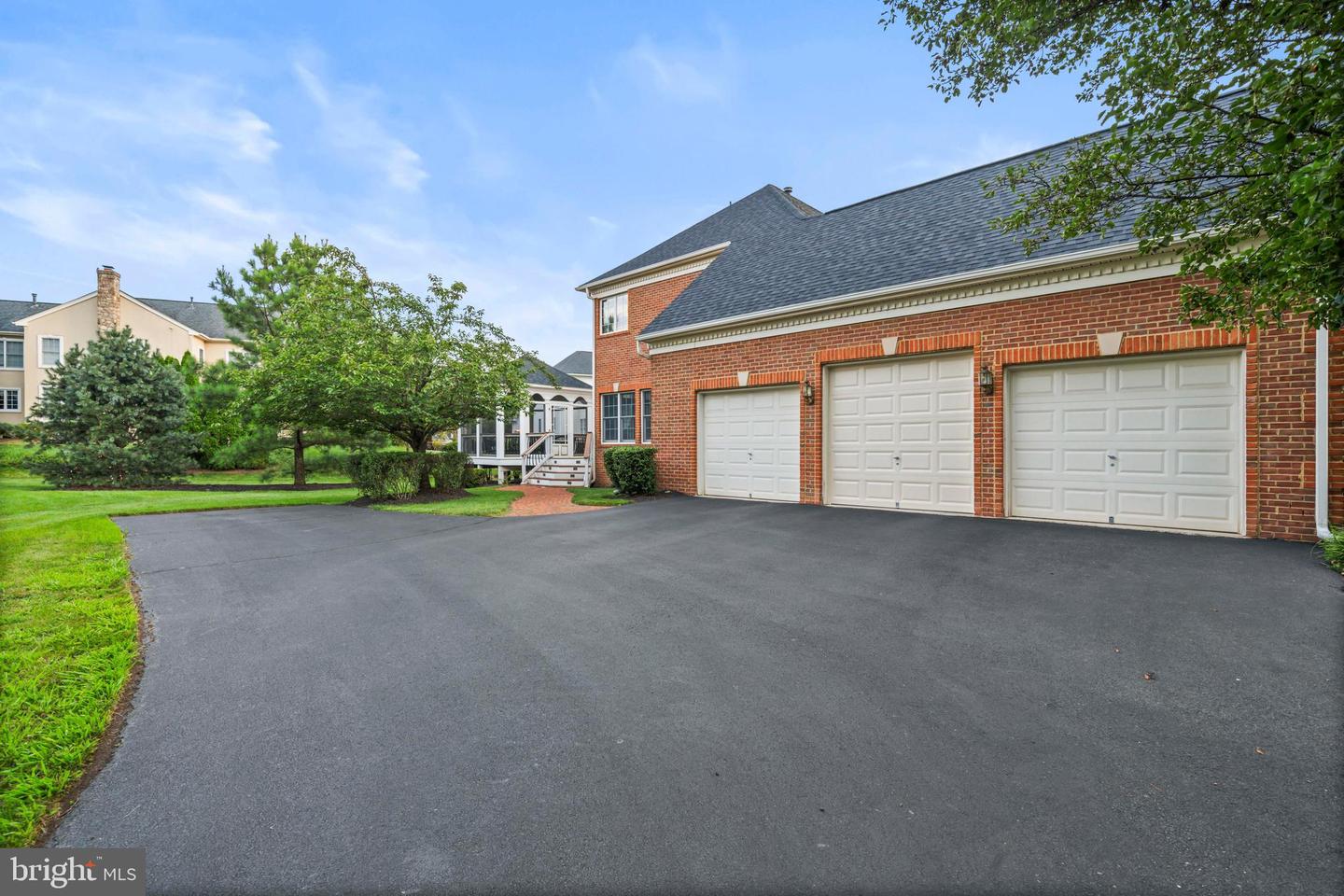 15061 DORAL PL, HAYMARKET, Virginia 20169, 4 Bedrooms Bedrooms, ,5 BathroomsBathrooms,Residential,For sale,15061 DORAL PL,VAPW2100984 MLS # VAPW2100984