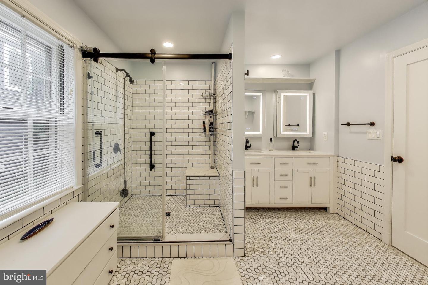3100 N GLEBE RD, ARLINGTON, Virginia 22207, 7 Bedrooms Bedrooms, ,5 BathroomsBathrooms,Residential,For sale,3100 N GLEBE RD,VAAR2062030 MLS # VAAR2062030