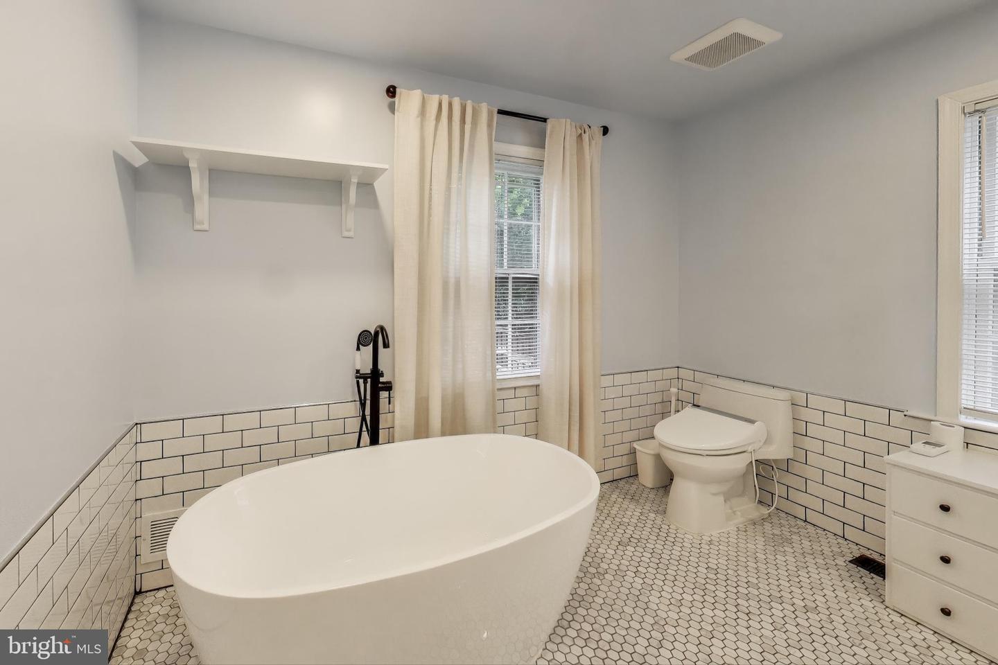 3100 N GLEBE RD, ARLINGTON, Virginia 22207, 7 Bedrooms Bedrooms, ,5 BathroomsBathrooms,Residential,For sale,3100 N GLEBE RD,VAAR2062030 MLS # VAAR2062030