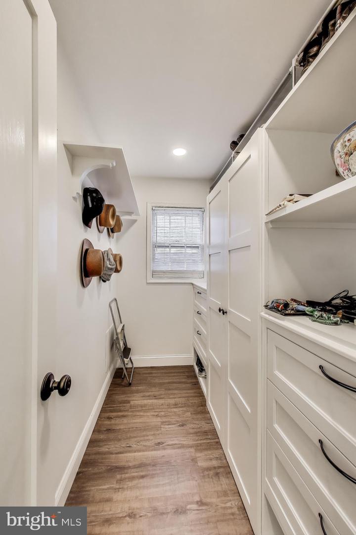 3100 N GLEBE RD, ARLINGTON, Virginia 22207, 7 Bedrooms Bedrooms, ,5 BathroomsBathrooms,Residential,For sale,3100 N GLEBE RD,VAAR2062030 MLS # VAAR2062030