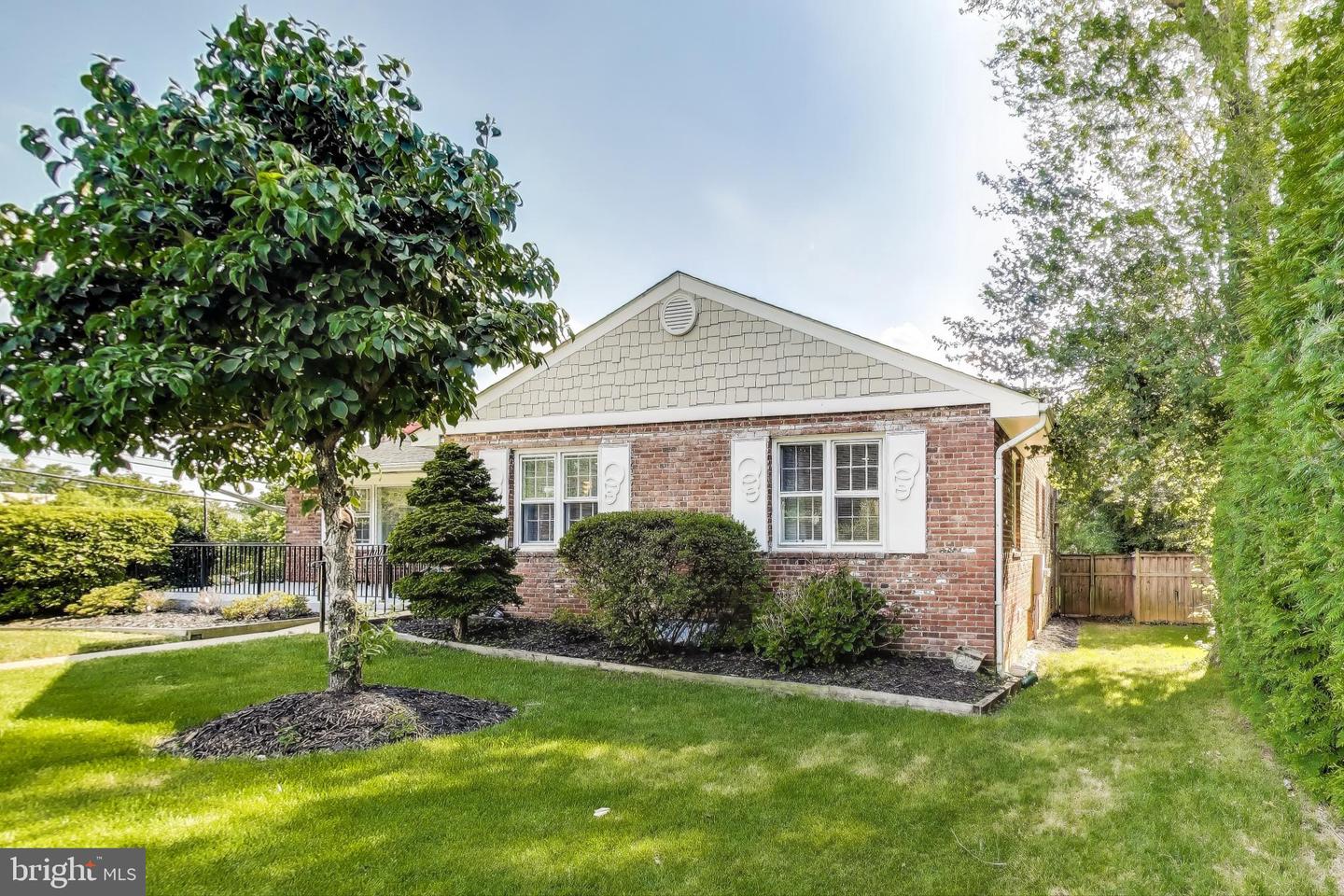 3100 N GLEBE RD, ARLINGTON, Virginia 22207, 7 Bedrooms Bedrooms, ,5 BathroomsBathrooms,Residential,For sale,3100 N GLEBE RD,VAAR2062030 MLS # VAAR2062030