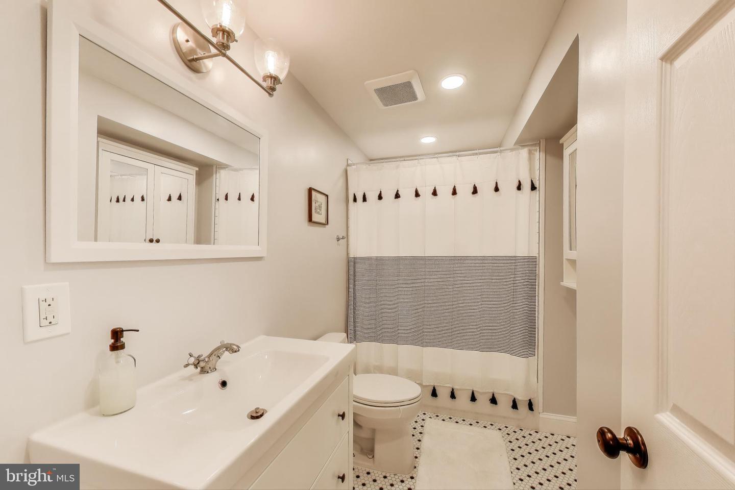 3100 N GLEBE RD, ARLINGTON, Virginia 22207, 7 Bedrooms Bedrooms, ,5 BathroomsBathrooms,Residential,For sale,3100 N GLEBE RD,VAAR2062030 MLS # VAAR2062030