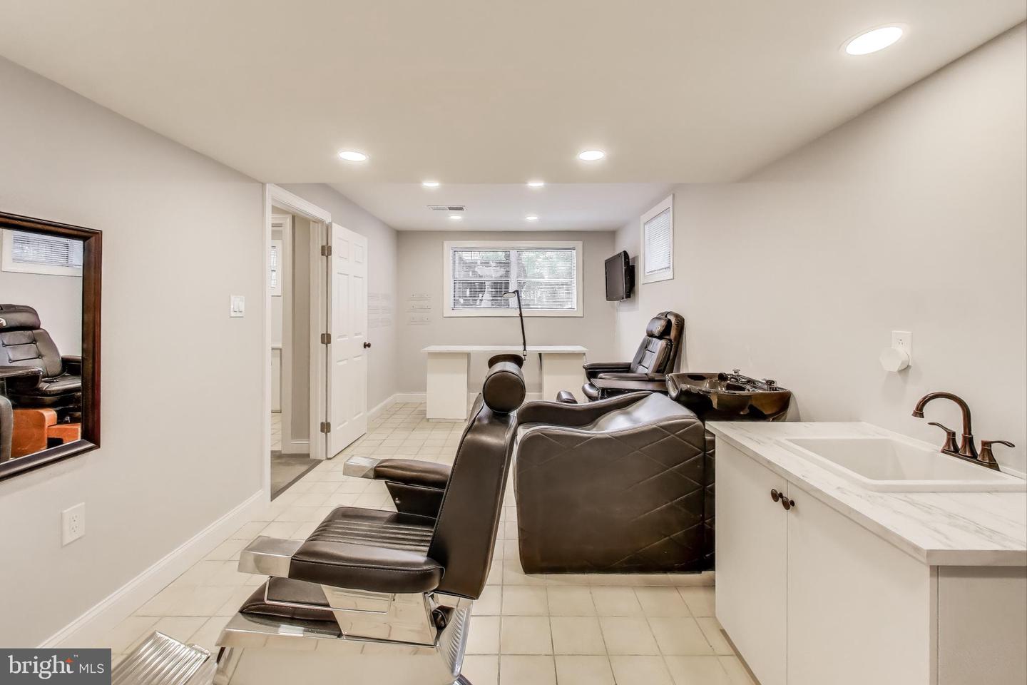 3100 N GLEBE RD, ARLINGTON, Virginia 22207, 7 Bedrooms Bedrooms, ,5 BathroomsBathrooms,Residential,For sale,3100 N GLEBE RD,VAAR2062030 MLS # VAAR2062030