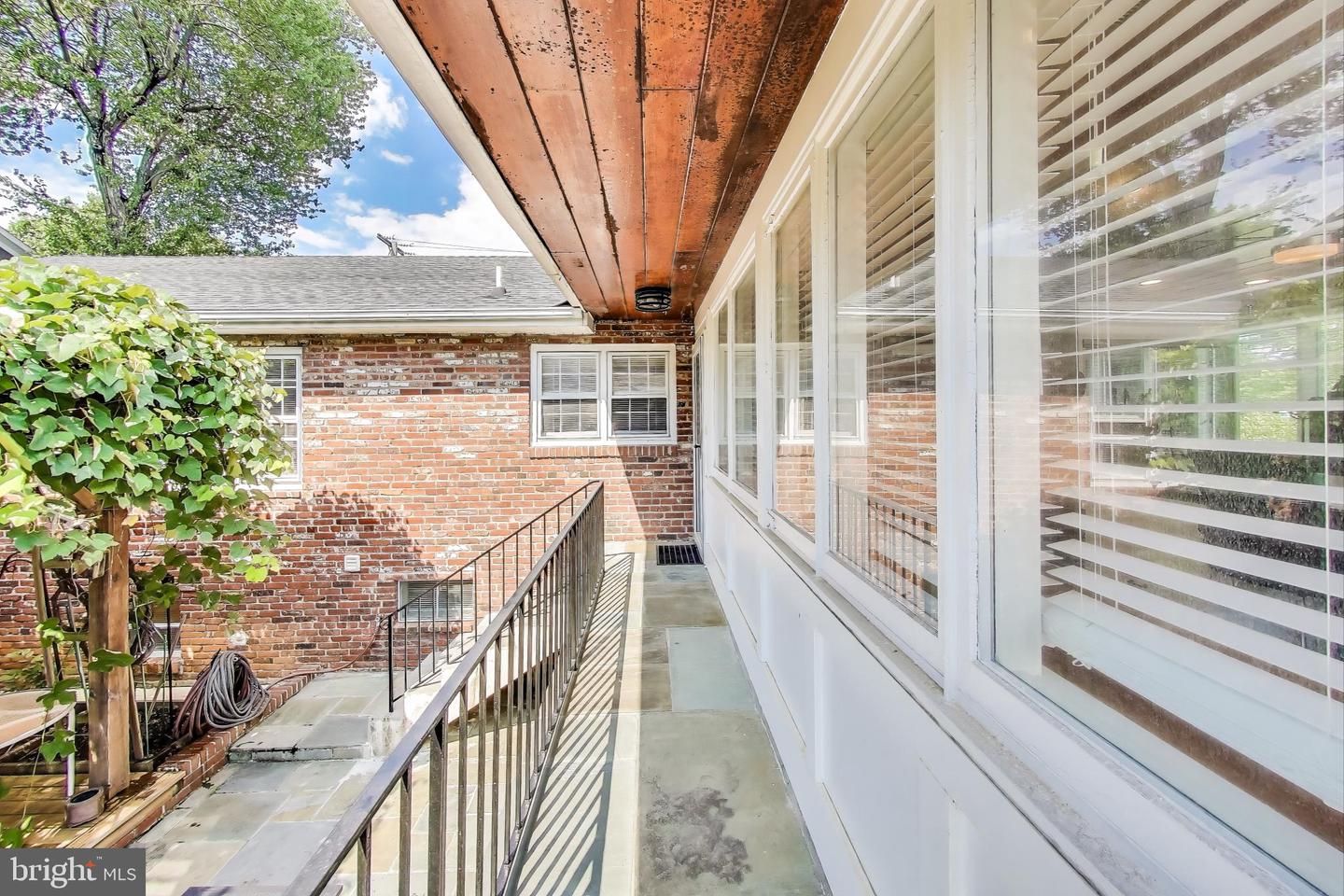 3100 N GLEBE RD, ARLINGTON, Virginia 22207, 7 Bedrooms Bedrooms, ,5 BathroomsBathrooms,Residential,For sale,3100 N GLEBE RD,VAAR2062030 MLS # VAAR2062030