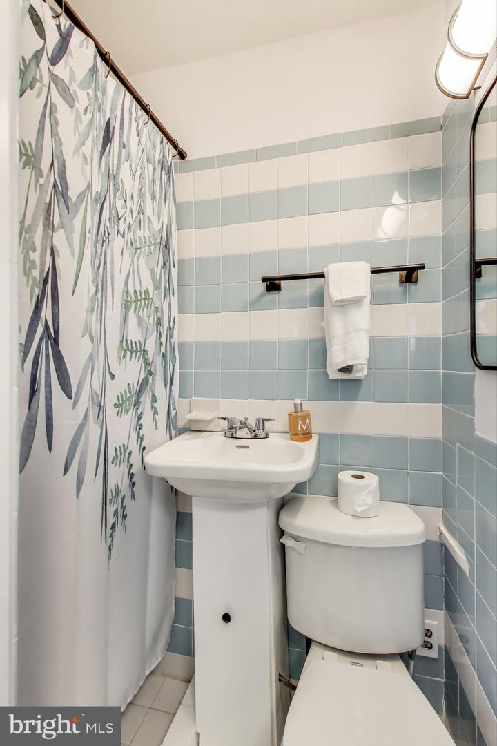 3100 N GLEBE RD, ARLINGTON, Virginia 22207, 7 Bedrooms Bedrooms, ,5 BathroomsBathrooms,Residential,For sale,3100 N GLEBE RD,VAAR2062030 MLS # VAAR2062030