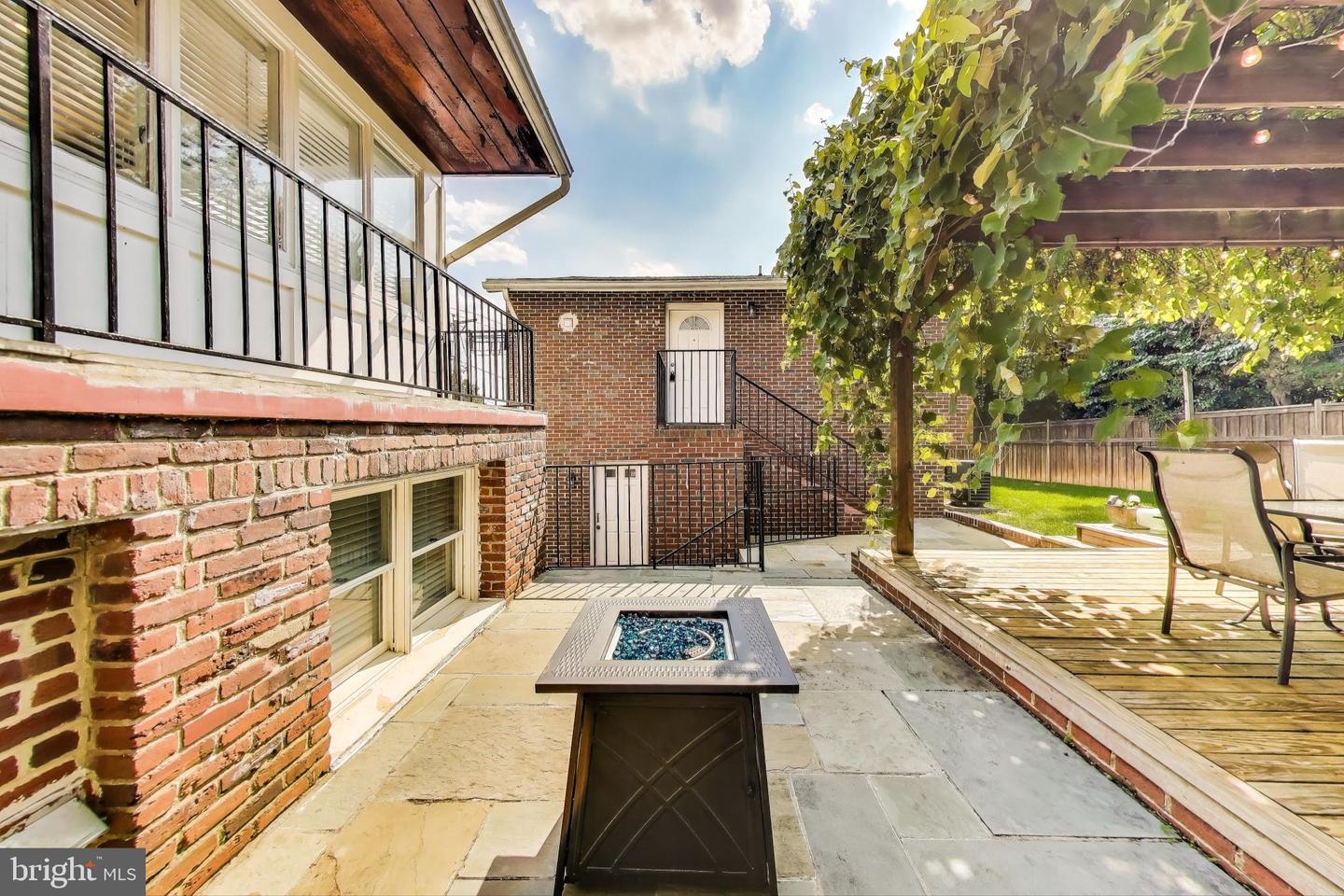 3100 N GLEBE RD, ARLINGTON, Virginia 22207, 7 Bedrooms Bedrooms, ,5 BathroomsBathrooms,Residential,For sale,3100 N GLEBE RD,VAAR2062030 MLS # VAAR2062030