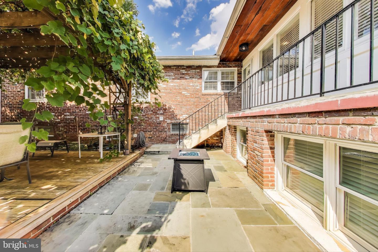 3100 N GLEBE RD, ARLINGTON, Virginia 22207, 7 Bedrooms Bedrooms, ,5 BathroomsBathrooms,Residential,For sale,3100 N GLEBE RD,VAAR2062030 MLS # VAAR2062030