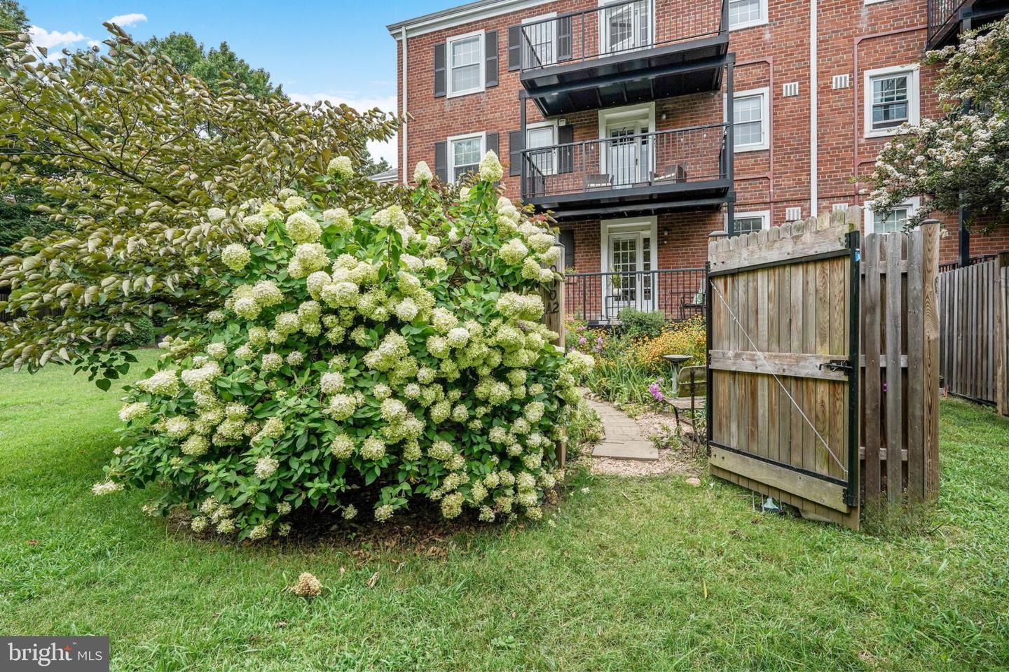 3050 S BUCHANAN ST S #A2, ARLINGTON, Virginia 22206, 1 Bedroom Bedrooms, ,2 BathroomsBathrooms,Residential,For sale,3050 S BUCHANAN ST S #A2,VAAR2062032 MLS # VAAR2062032 3050 S BUCHANAN ST S #A2, ARLINGTON, Virginia 22206, 1 Bedroom Bedrooms, ,2 BathroomsBathrooms,Residential,For sale,3050 S BUCHANAN ST S #A2,VAAR2062032 MLS # VAAR2062032