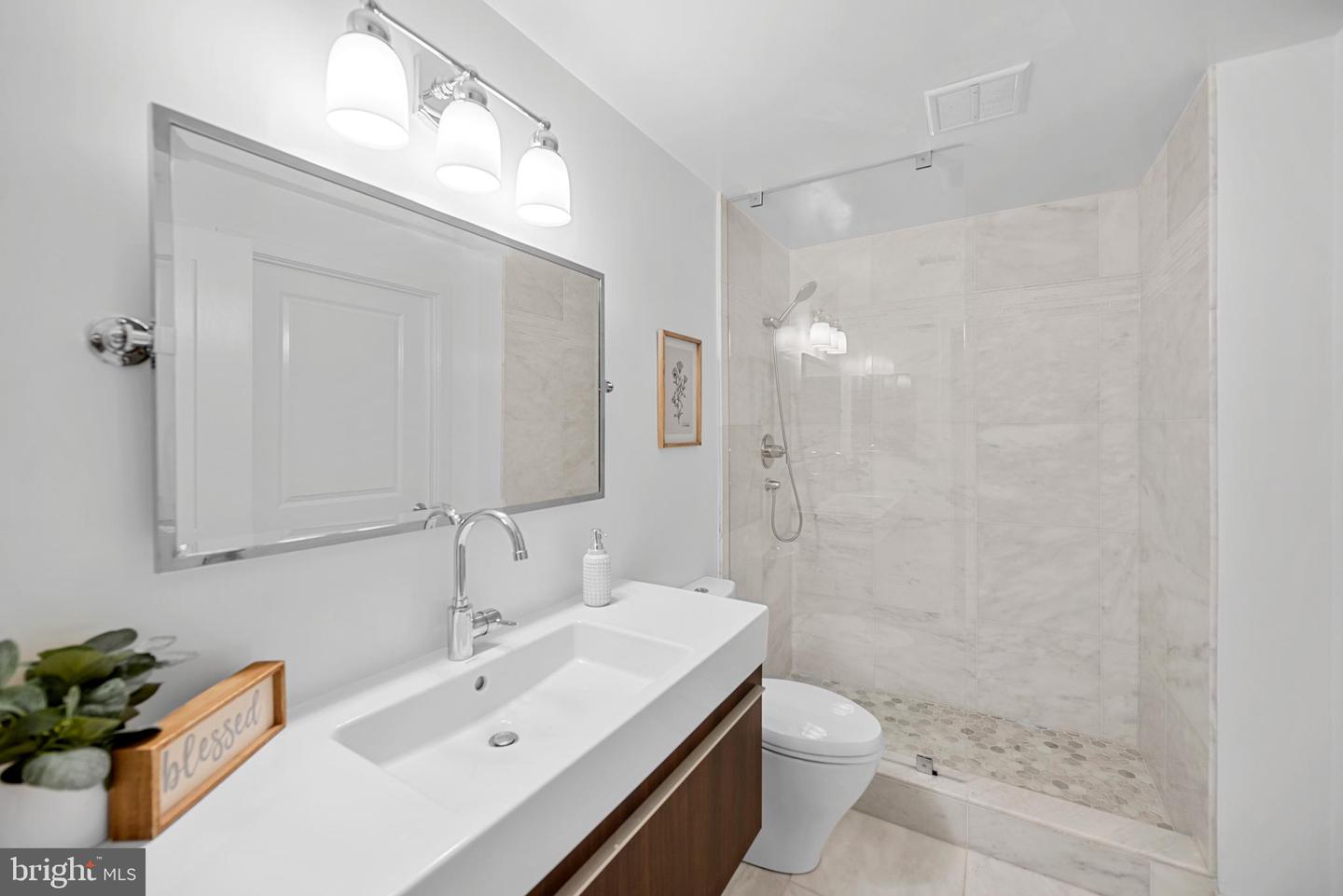 2001 15TH ST N #111, ARLINGTON, Virginia 22201, 2 Bedrooms Bedrooms, ,2 BathroomsBathrooms,Residential,For sale,2001 15TH ST N #111,VAAR2062038 MLS # VAAR2062038 2001 15TH ST N #111, ARLINGTON, Virginia 22201, 2 Bedrooms Bedrooms, ,2 BathroomsBathrooms,Residential,For sale,2001 15TH ST N #111,VAAR2062038 MLS # VAAR2062038