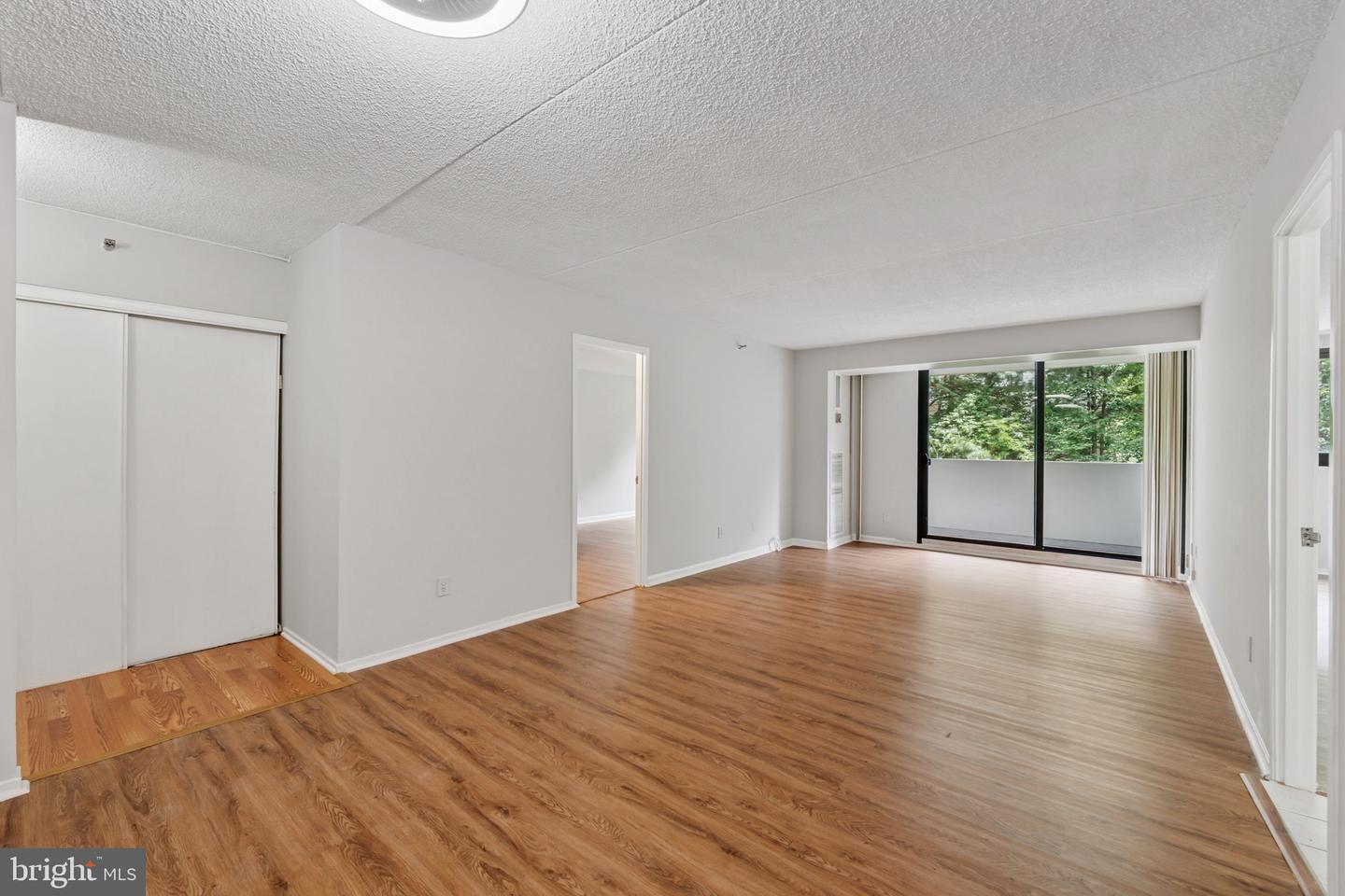 5911 EDSALL RD #403, ALEXANDRIA, Virginia 22304, 2 Bedrooms Bedrooms, ,2 BathroomsBathrooms,Residential,For sale,5911 EDSALL RD #403,VAAX2048370 MLS # VAAX2048370