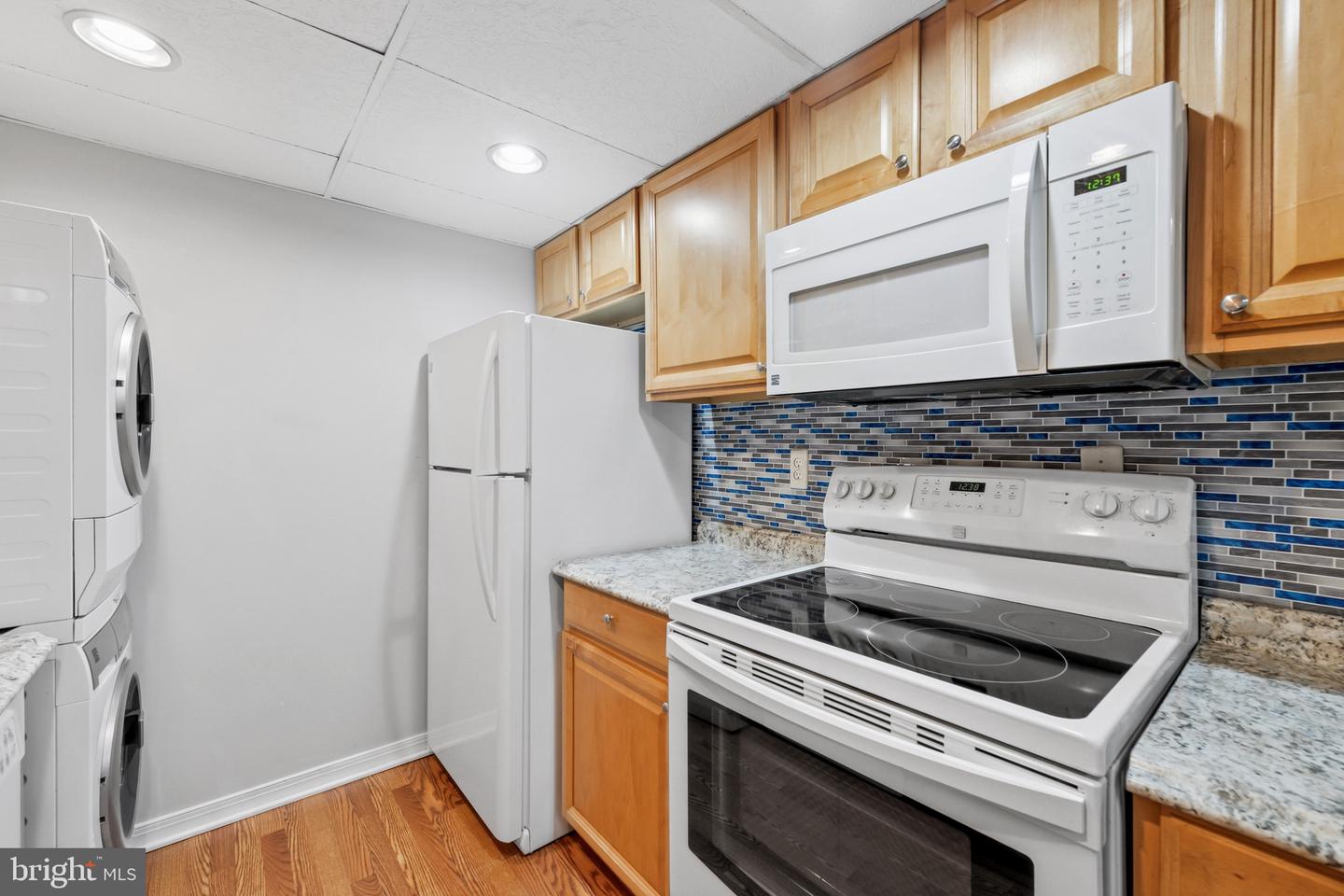 5911 EDSALL RD #403, ALEXANDRIA, Virginia 22304, 2 Bedrooms Bedrooms, ,2 BathroomsBathrooms,Residential,For sale,5911 EDSALL RD #403,VAAX2048370 MLS # VAAX2048370
