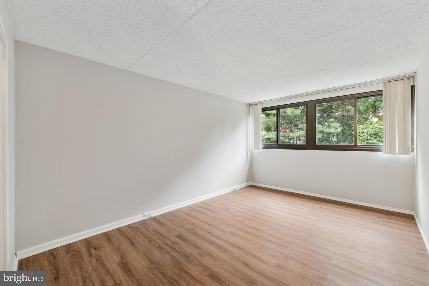 5911 EDSALL RD #403, ALEXANDRIA, Virginia 22304, 2 Bedrooms Bedrooms, ,2 BathroomsBathrooms,Residential,For sale,5911 EDSALL RD #403,VAAX2048370 MLS # VAAX2048370
