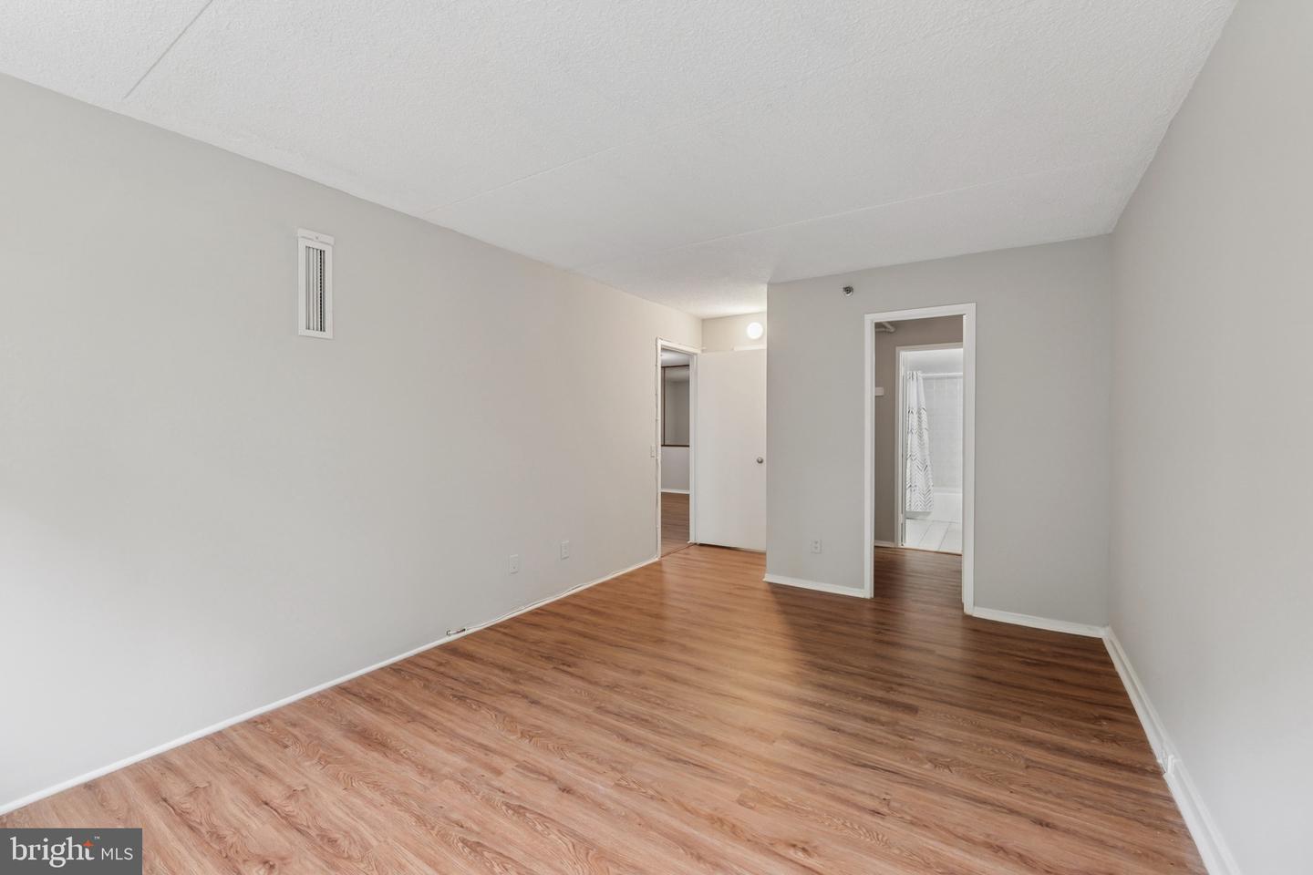 5911 EDSALL RD #403, ALEXANDRIA, Virginia 22304, 2 Bedrooms Bedrooms, ,2 BathroomsBathrooms,Residential,For sale,5911 EDSALL RD #403,VAAX2048370 MLS # VAAX2048370