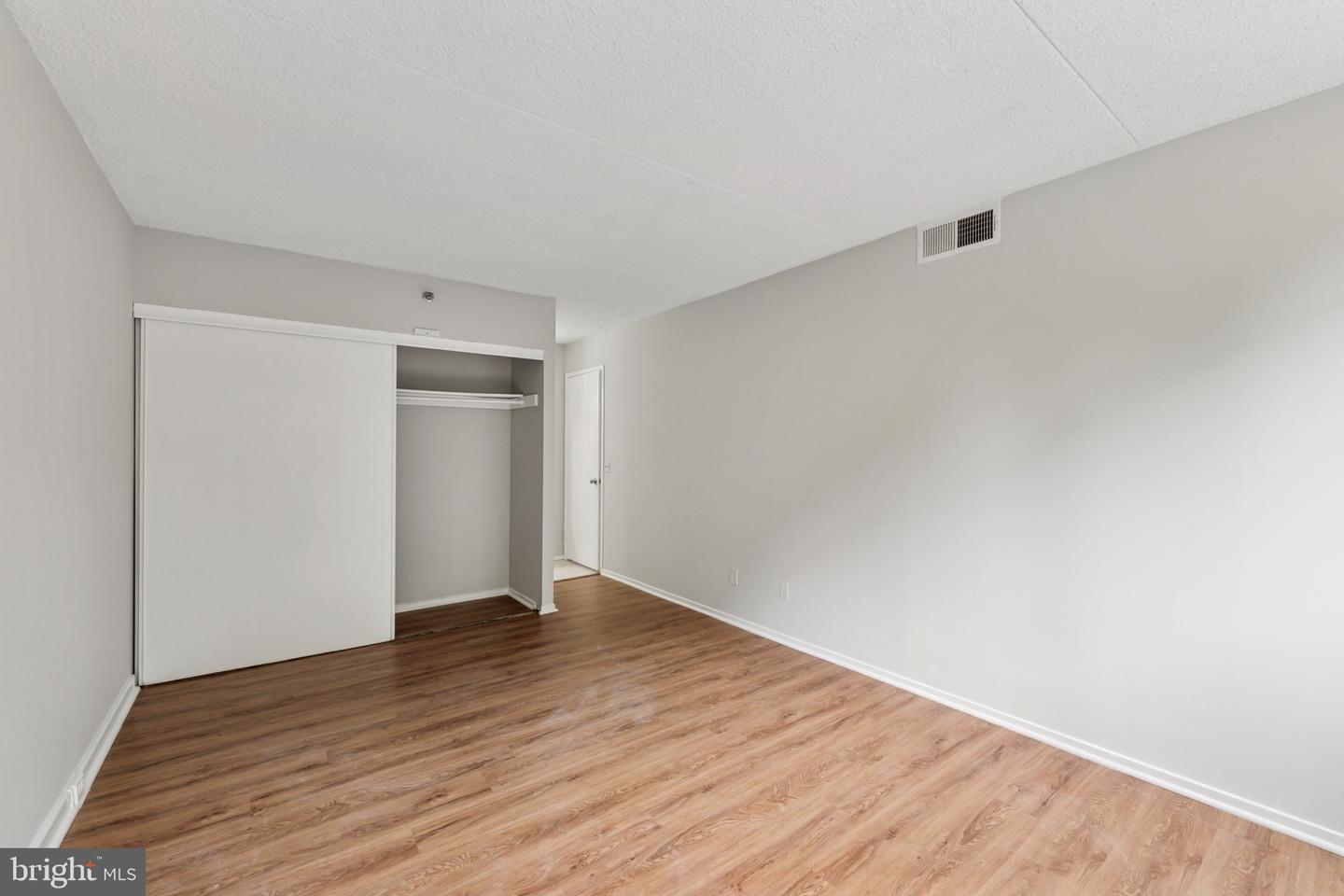 5911 EDSALL RD #403, ALEXANDRIA, Virginia 22304, 2 Bedrooms Bedrooms, ,2 BathroomsBathrooms,Residential,For sale,5911 EDSALL RD #403,VAAX2048370 MLS # VAAX2048370