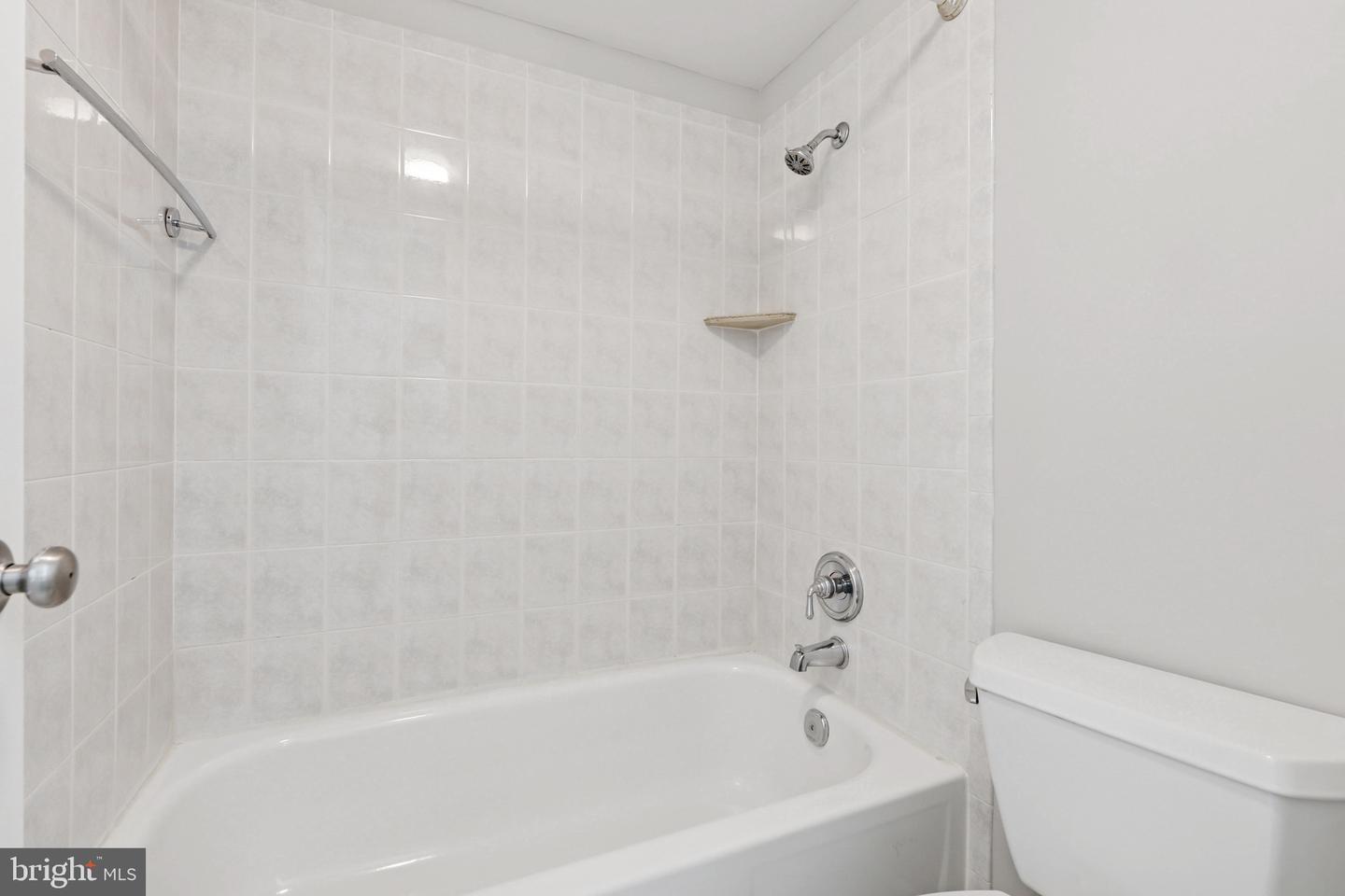 5911 EDSALL RD #403, ALEXANDRIA, Virginia 22304, 2 Bedrooms Bedrooms, ,2 BathroomsBathrooms,Residential,For sale,5911 EDSALL RD #403,VAAX2048370 MLS # VAAX2048370
