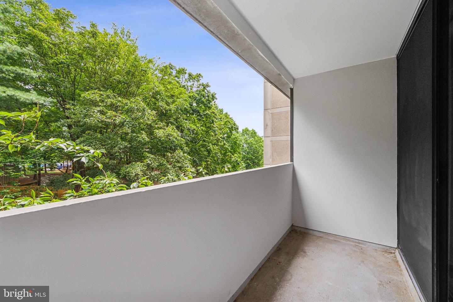 5911 EDSALL RD #403, ALEXANDRIA, Virginia 22304, 2 Bedrooms Bedrooms, ,2 BathroomsBathrooms,Residential,For sale,5911 EDSALL RD #403,VAAX2048370 MLS # VAAX2048370