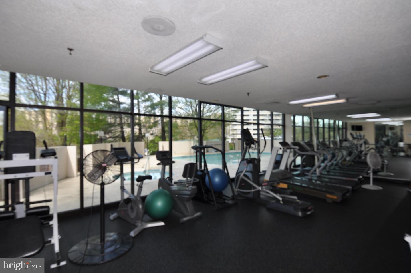 5911 EDSALL RD #403, ALEXANDRIA, Virginia 22304, 2 Bedrooms Bedrooms, ,2 BathroomsBathrooms,Residential,For sale,5911 EDSALL RD #403,VAAX2048370 MLS # VAAX2048370