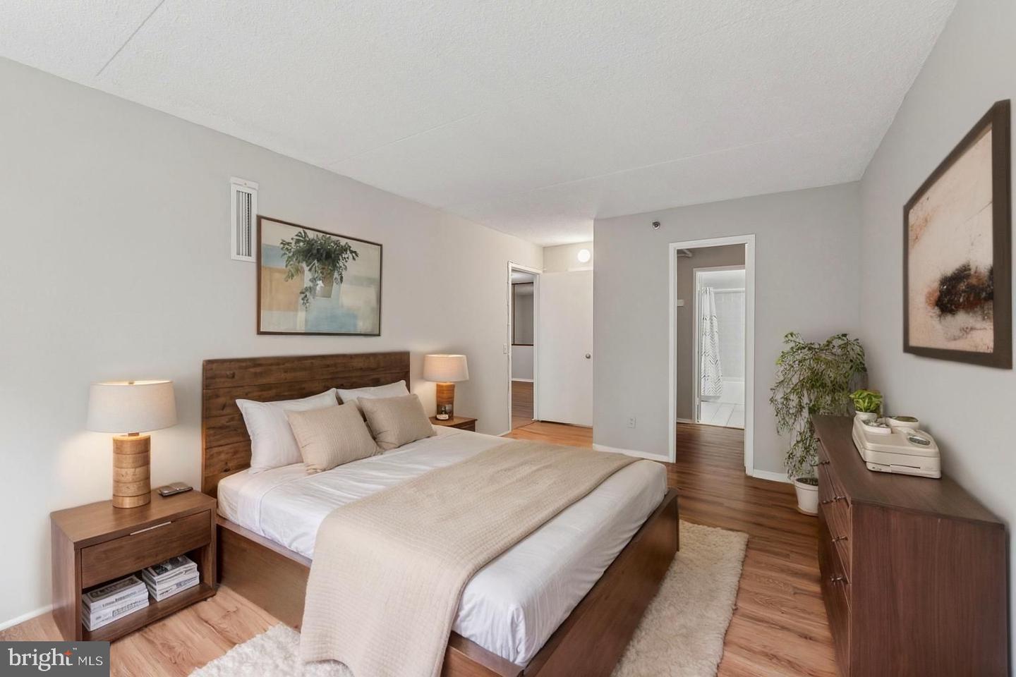 5911 EDSALL RD #403, ALEXANDRIA, Virginia 22304, 2 Bedrooms Bedrooms, ,2 BathroomsBathrooms,Residential,For sale,5911 EDSALL RD #403,VAAX2048370 MLS # VAAX2048370