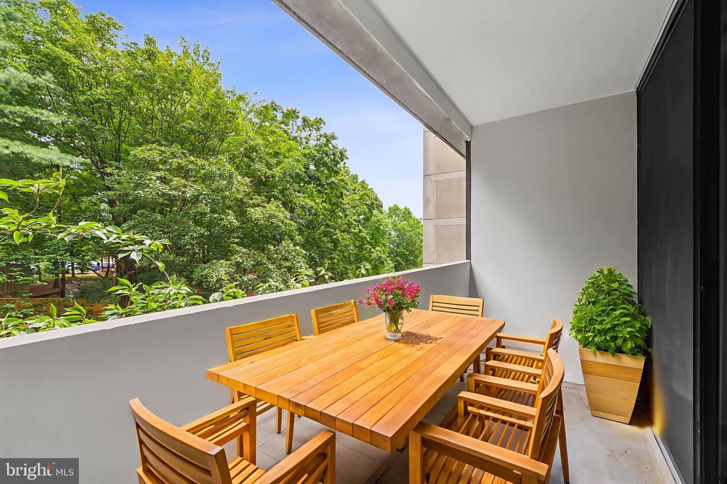 5911 EDSALL RD #403, ALEXANDRIA, Virginia 22304, 2 Bedrooms Bedrooms, ,2 BathroomsBathrooms,Residential,For sale,5911 EDSALL RD #403,VAAX2048370 MLS # VAAX2048370