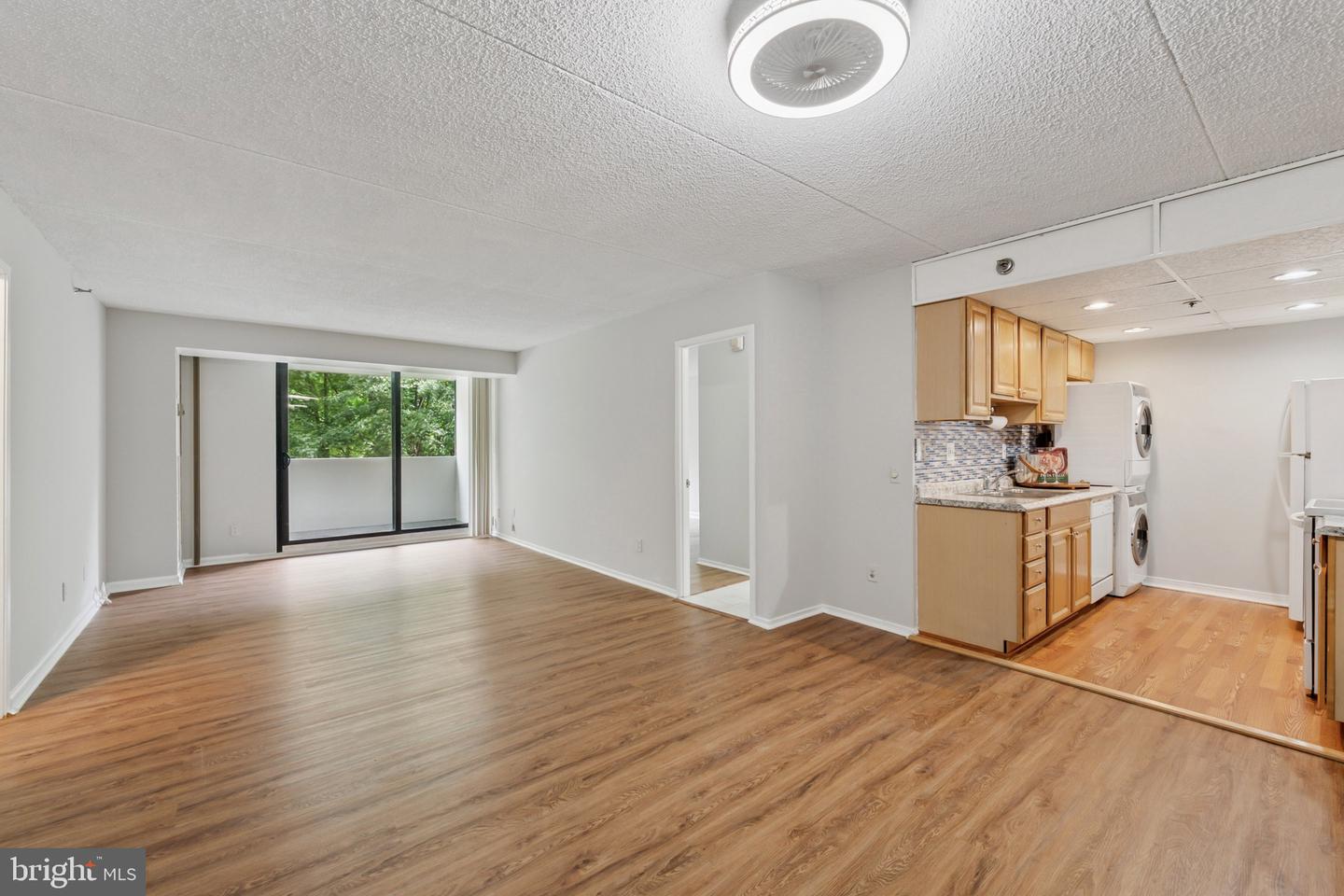 5911 EDSALL RD #403, ALEXANDRIA, Virginia 22304, 2 Bedrooms Bedrooms, ,2 BathroomsBathrooms,Residential,For sale,5911 EDSALL RD #403,VAAX2048370 MLS # VAAX2048370