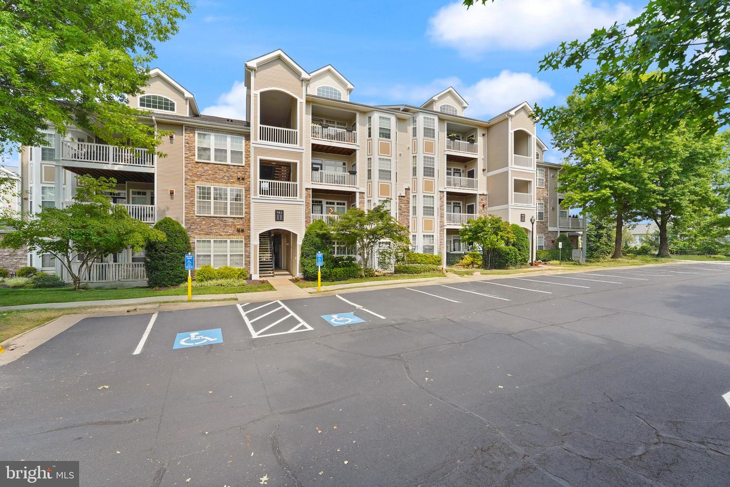 502 SUNSET VIEW TER SE #107, LEESBURG, Virginia 20175, 1 Bedroom Bedrooms, 6 Rooms Rooms,1 BathroomBathrooms,Residential,For sale,502 SUNSET VIEW TER SE #107,VALO2104218 MLS # VALO2104218